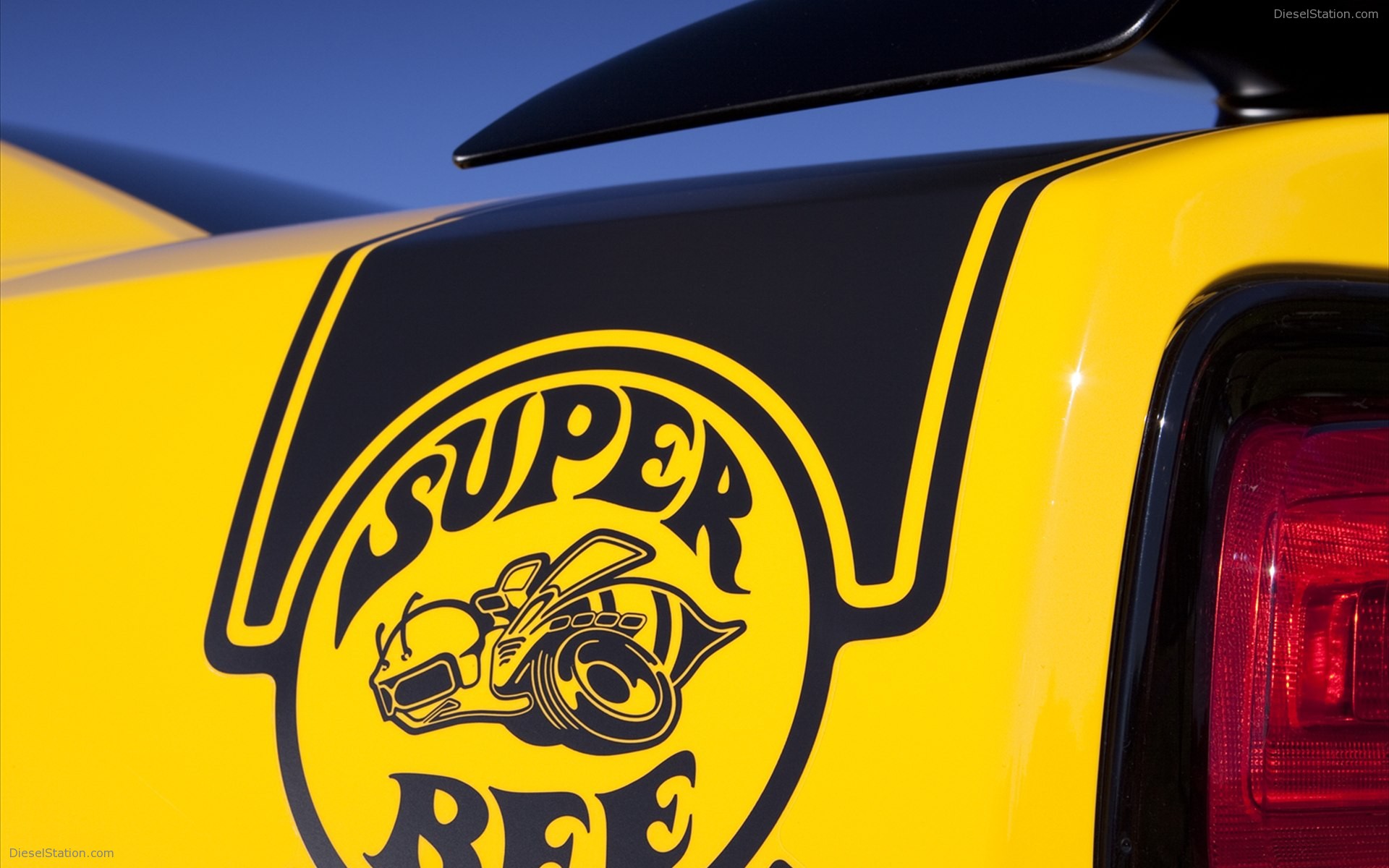 Dodge Charger SRT8 Super Bee 2012