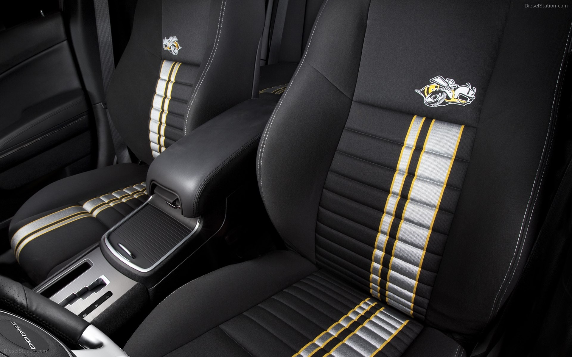 Dodge Charger SRT8 Super Bee 2012