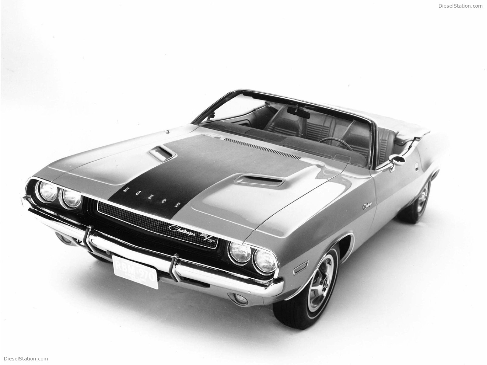 Dodge Challenger: Forty Years of a Dodge Muscle-car Legend Dodge Challenger: Forty Years of a Dodge Muscle-car Legend