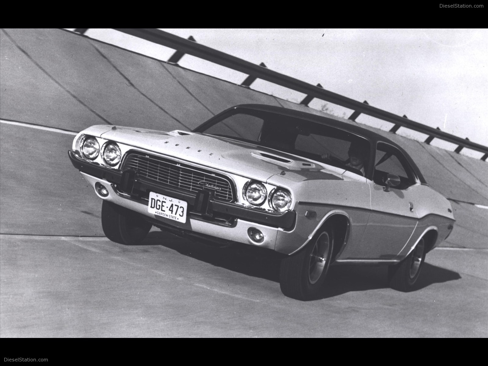 Dodge Challenger: Forty Years of a Dodge Muscle-car Legend Dodge Challenger: Forty Years of a Dodge Muscle-car Legend