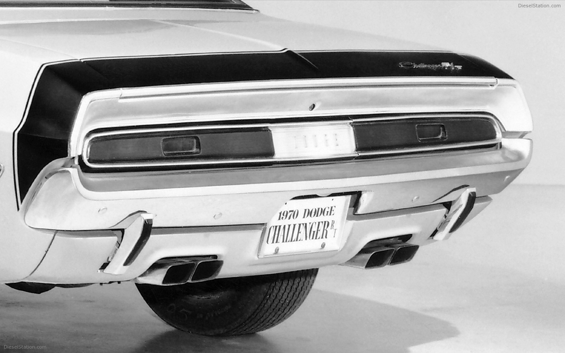 Dodge Challenger: Forty Years of a Dodge Muscle-car Legend Dodge Challenger: Forty Years of a Dodge Muscle-car Legend