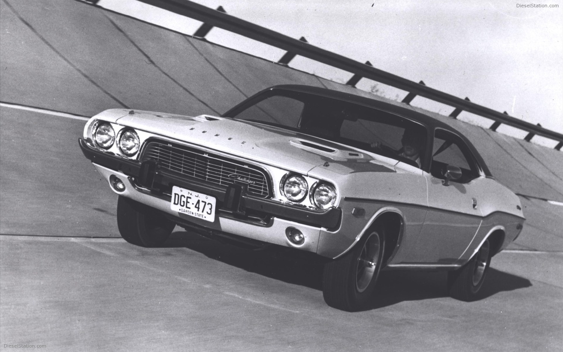 Dodge Challenger: Forty Years of a Dodge Muscle-car Legend Dodge Challenger: Forty Years of a Dodge Muscle-car Legend