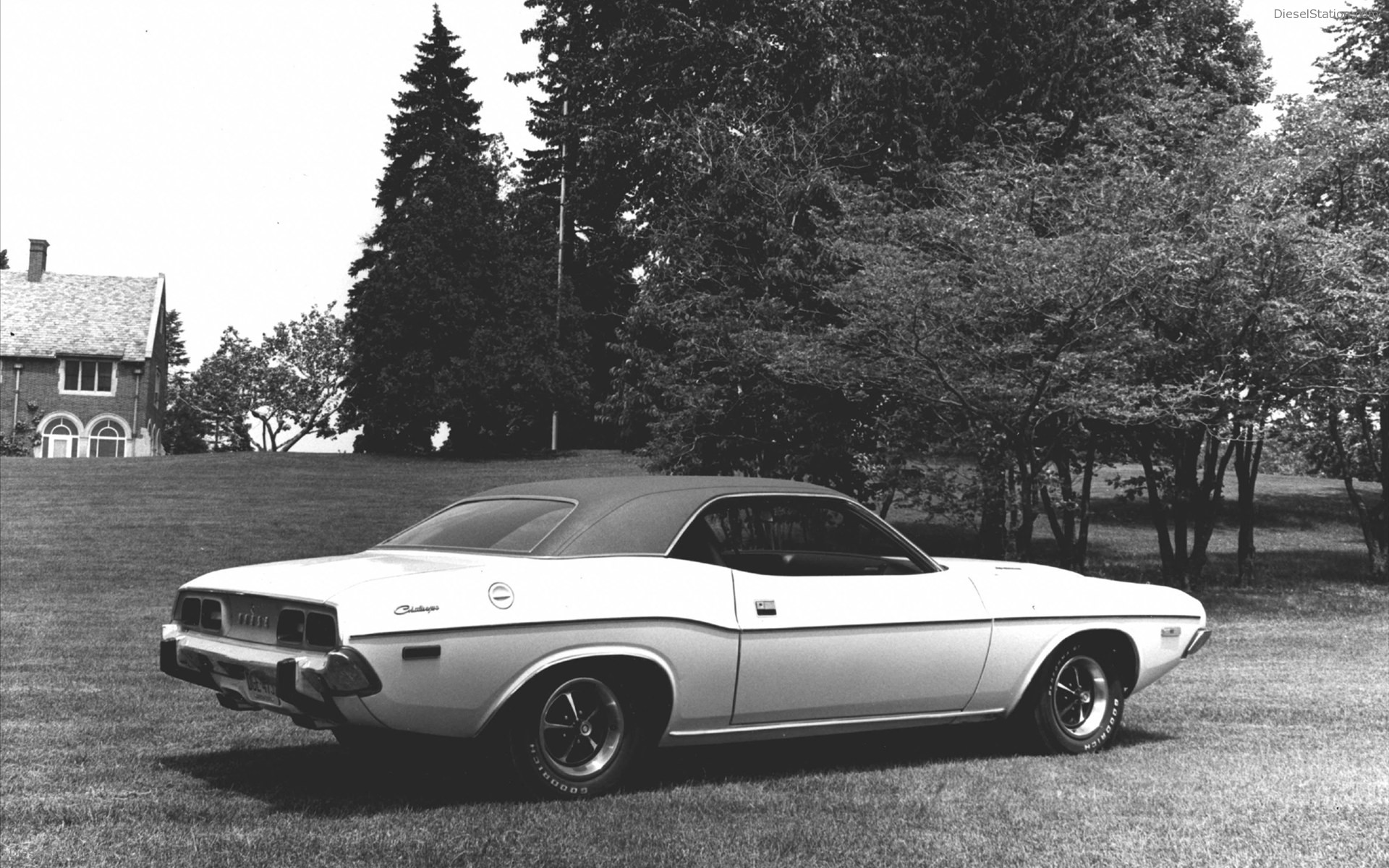Dodge Challenger: Forty Years of a Dodge Muscle-car Legend Dodge Challenger: Forty Years of a Dodge Muscle-car Legend