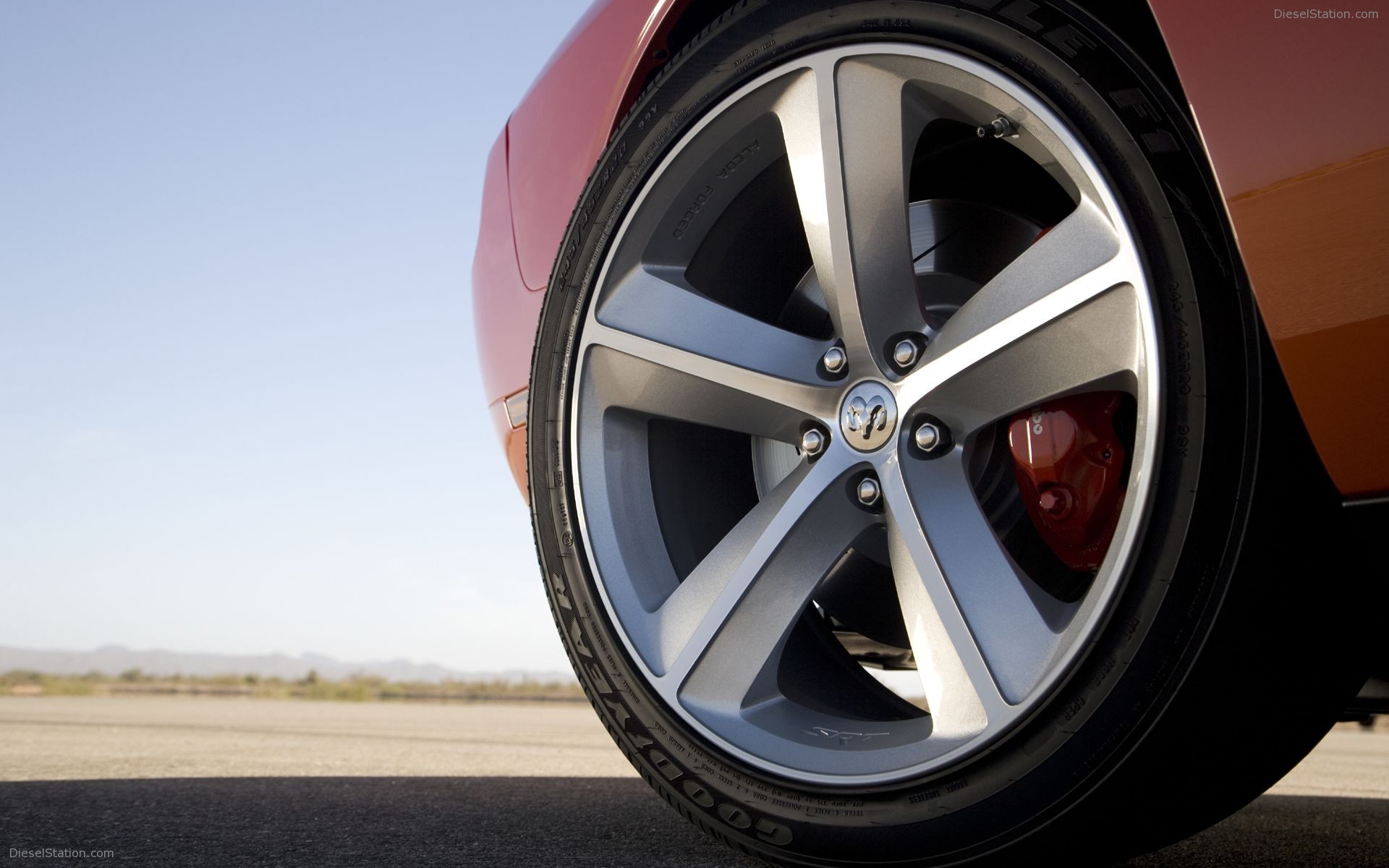 Dodge Challenger SRT8 (2008) Pictures