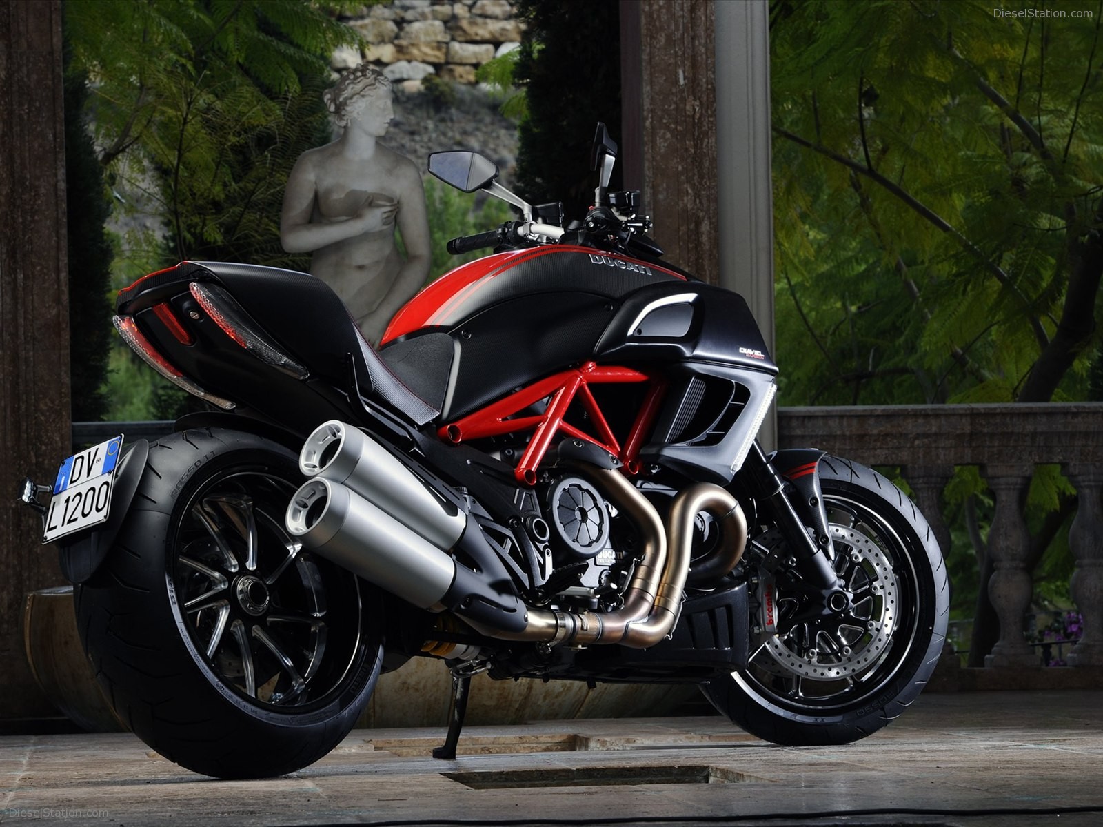 Ducati Diavel 2011