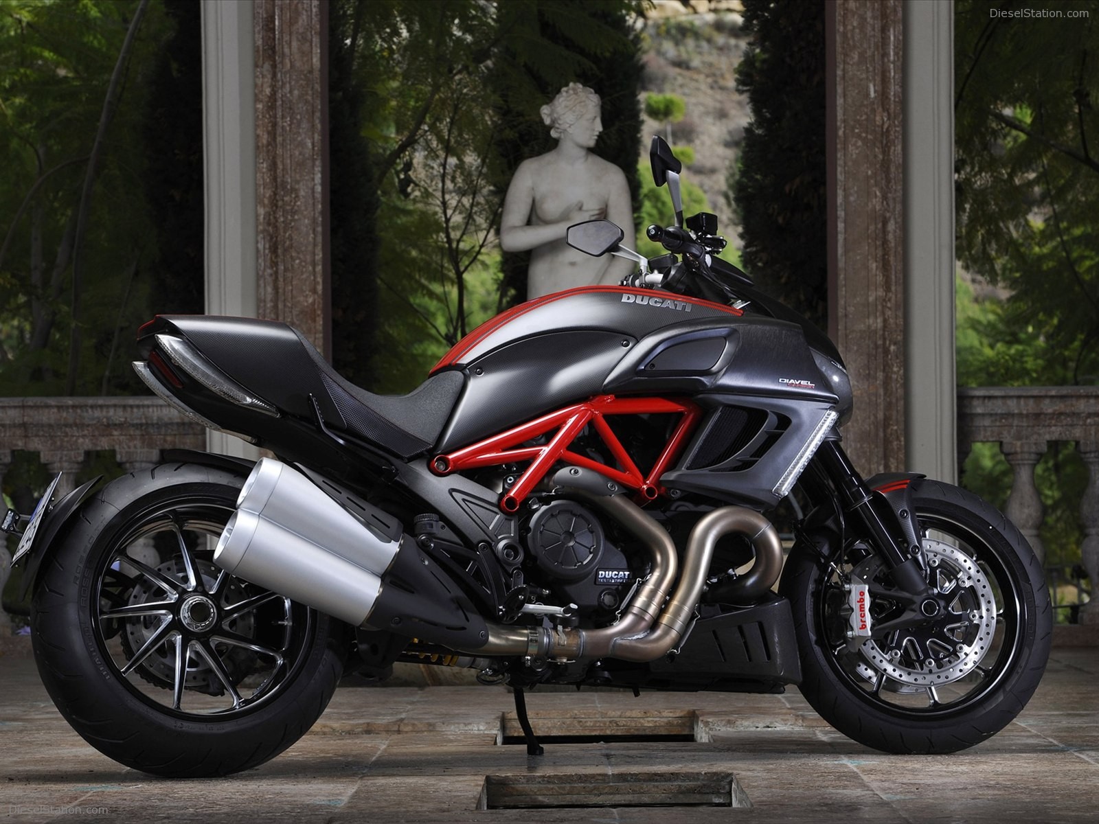 Ducati Diavel 2011
