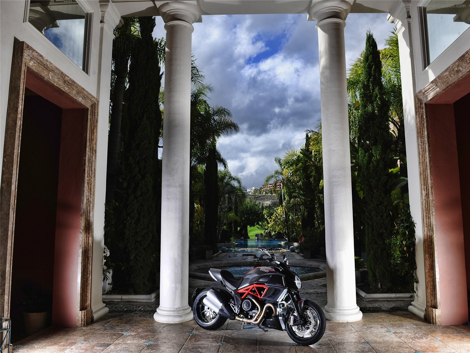 Ducati Diavel 2011