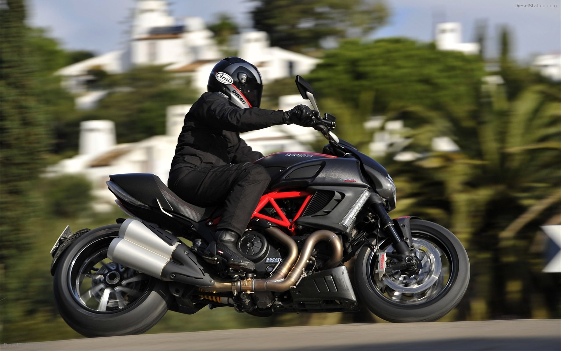 Ducati Diavel 2011