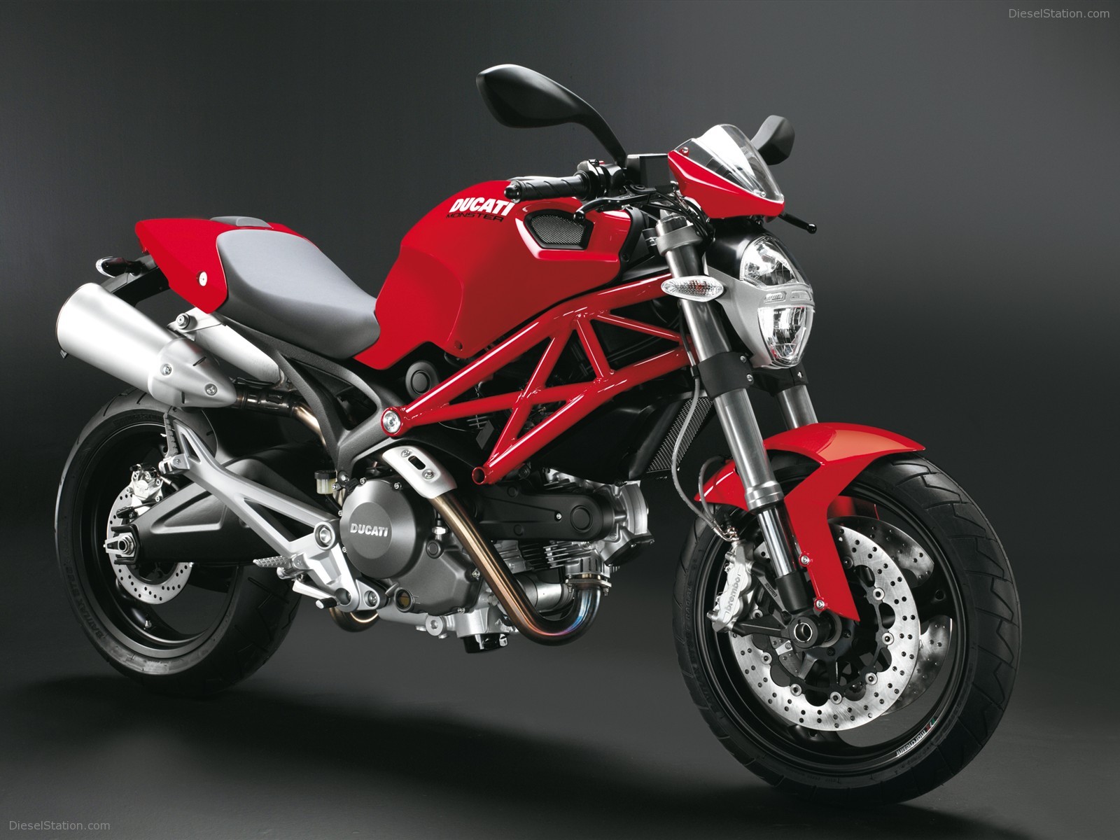 DUCATI MONSTER 696