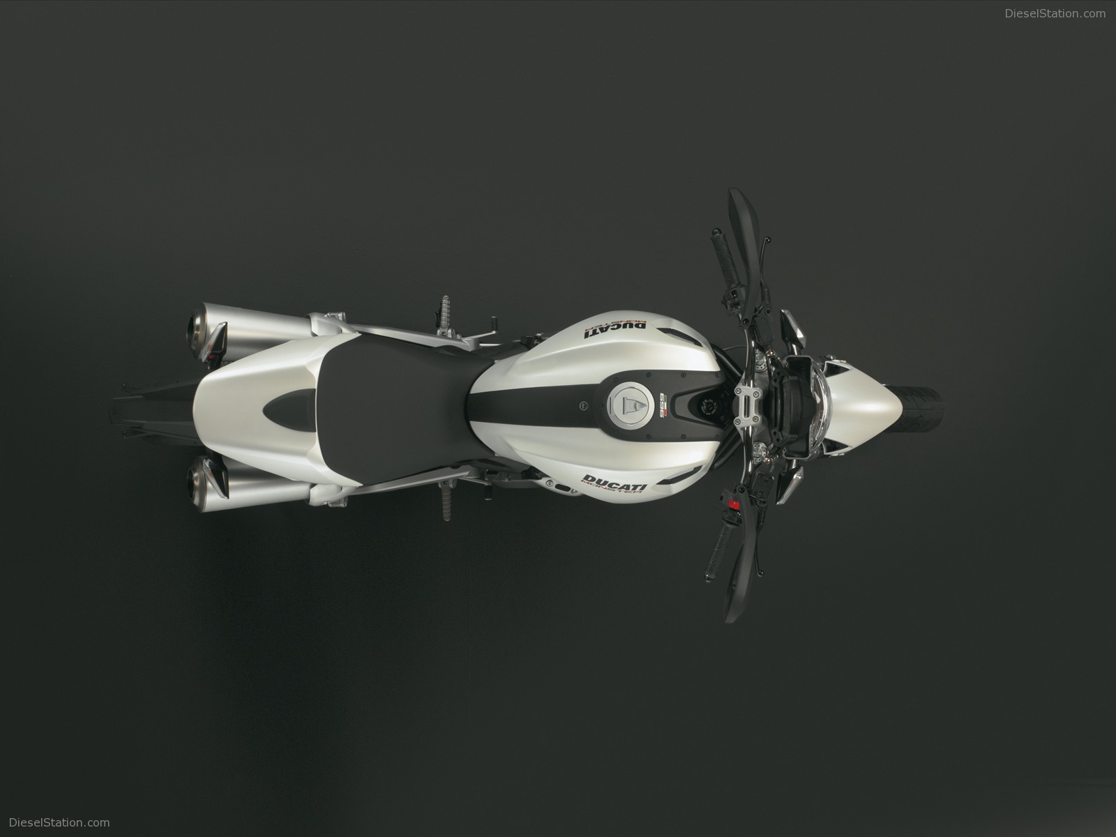 DUCATI MONSTER 696