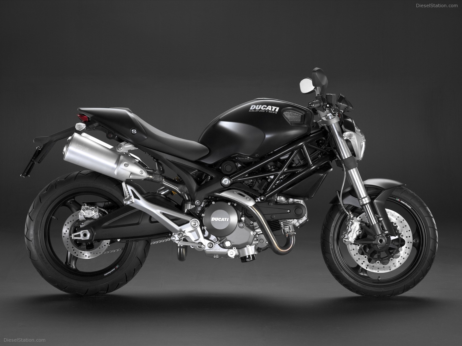 DUCATI MONSTER 696