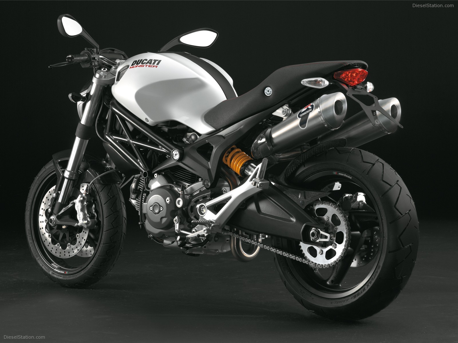 DUCATI MONSTER 696