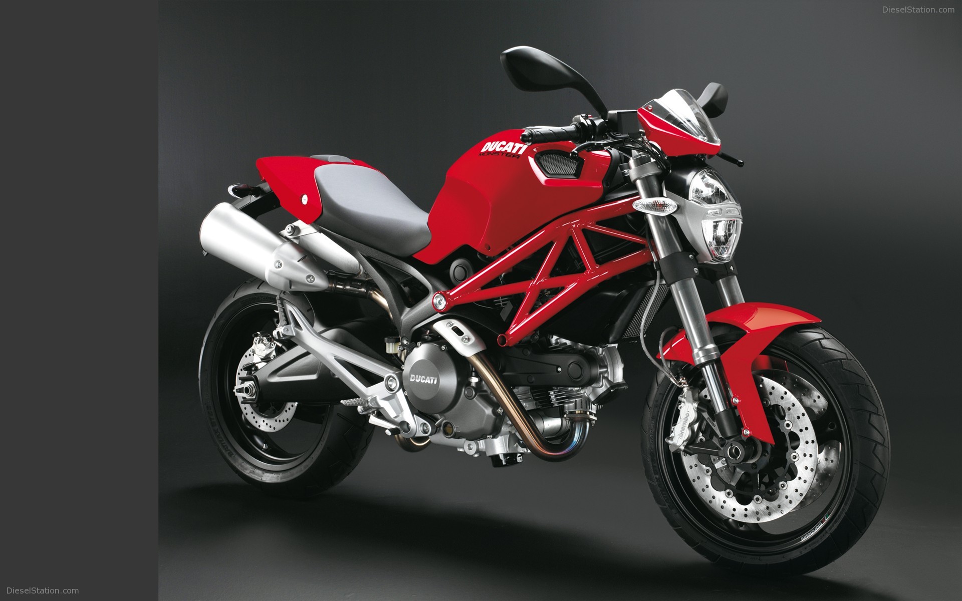 DUCATI MONSTER 696