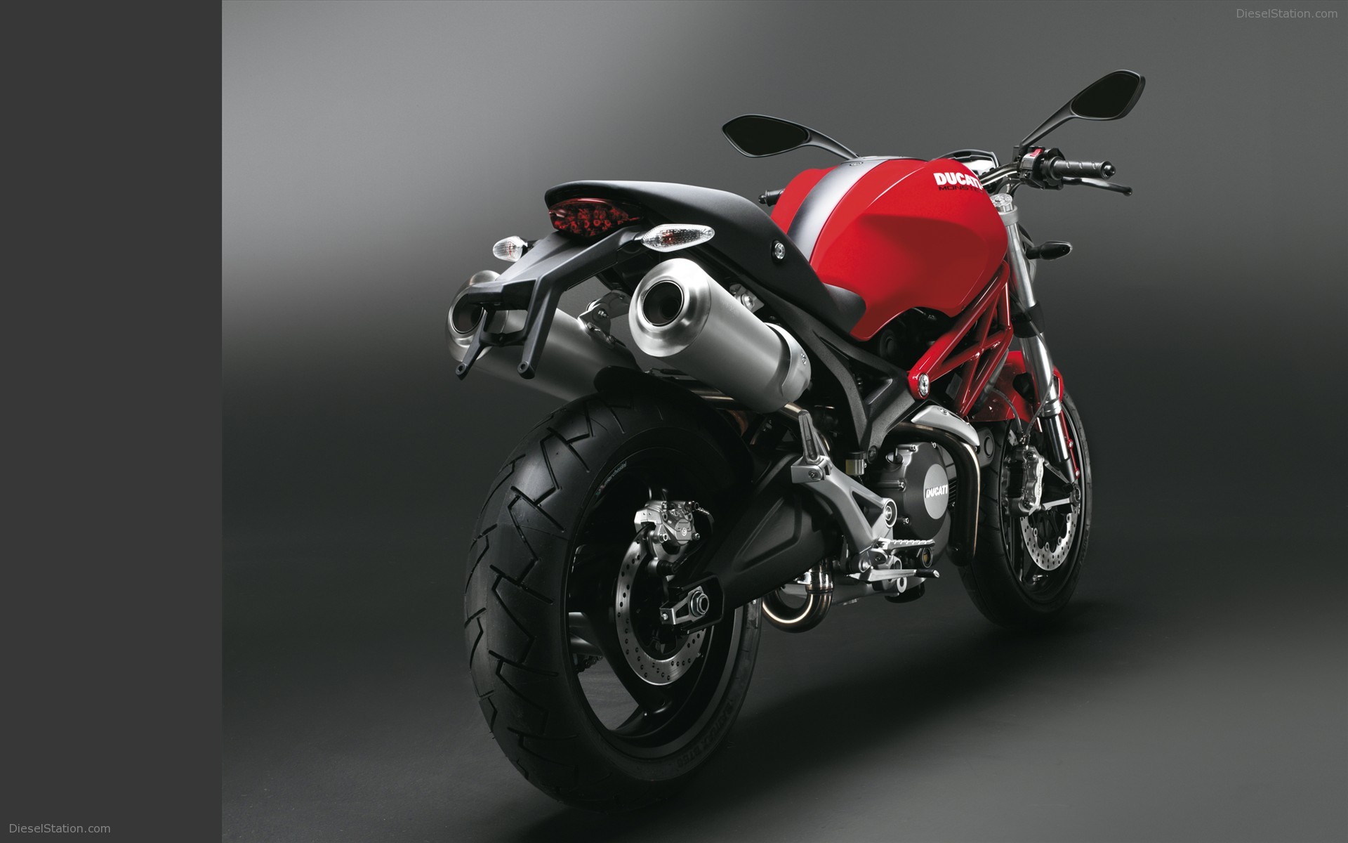 DUCATI MONSTER 696