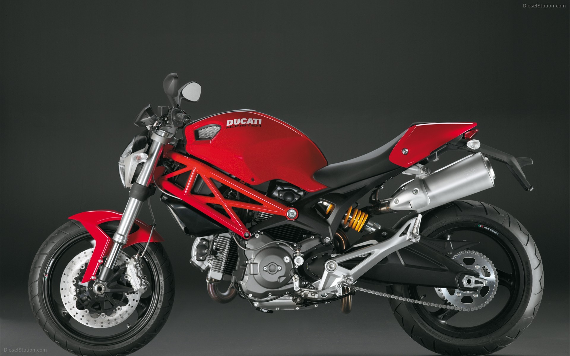 DUCATI MONSTER 696