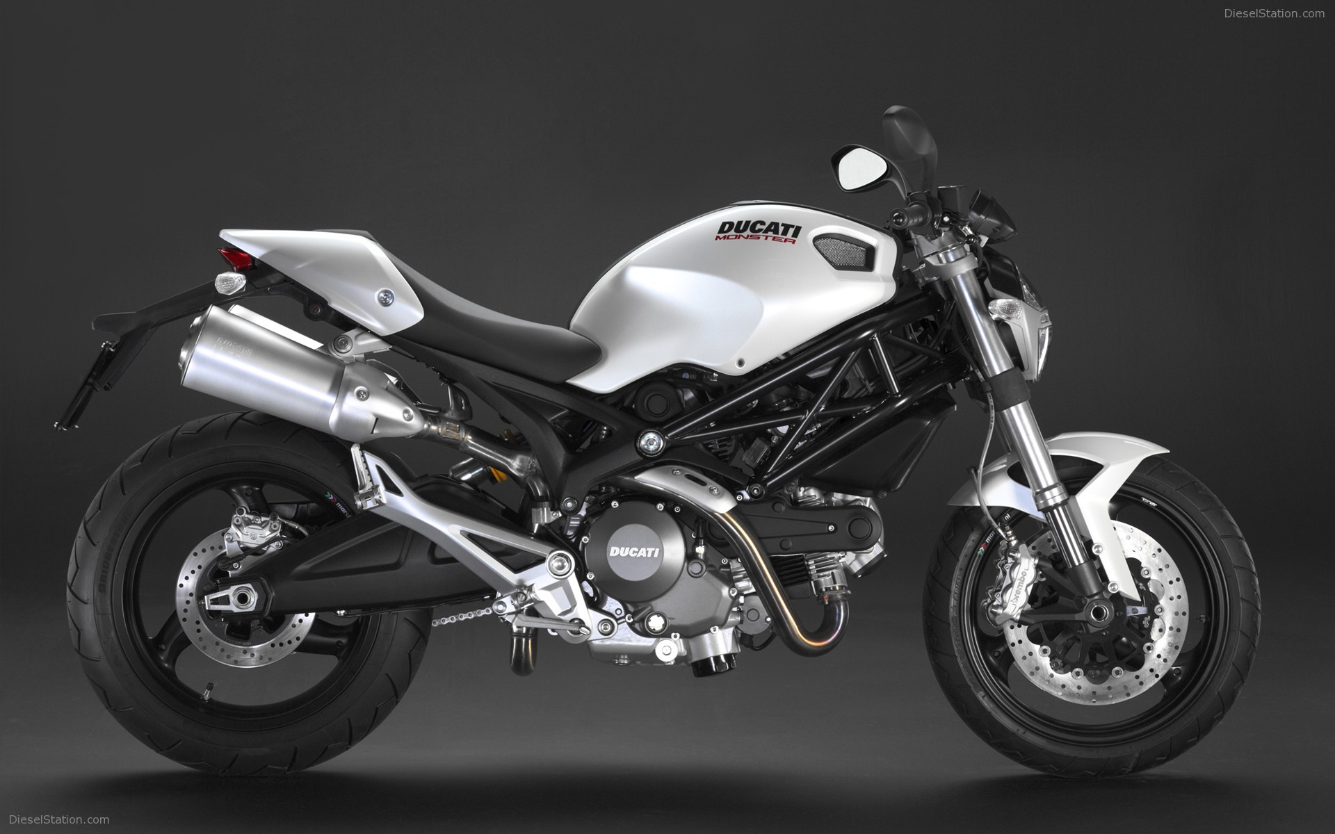 DUCATI MONSTER 696