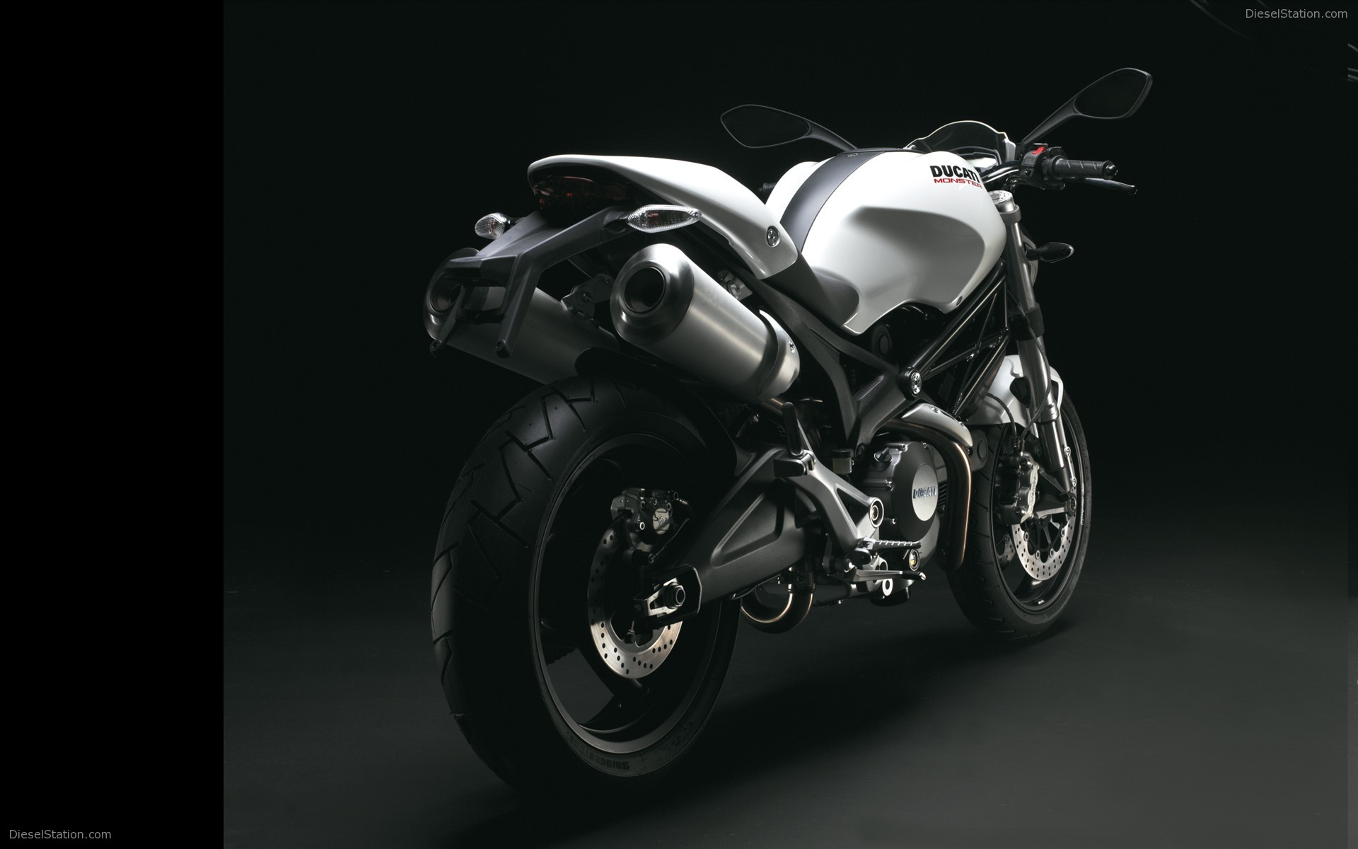 DUCATI MONSTER 696