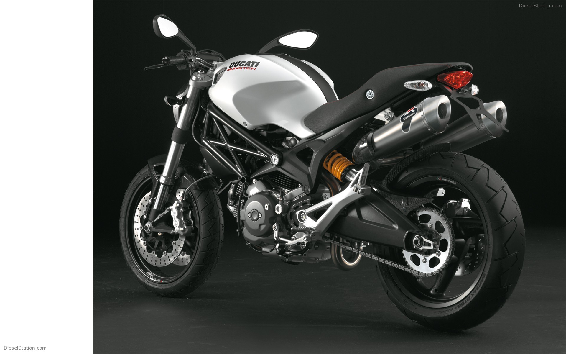 DUCATI MONSTER 696