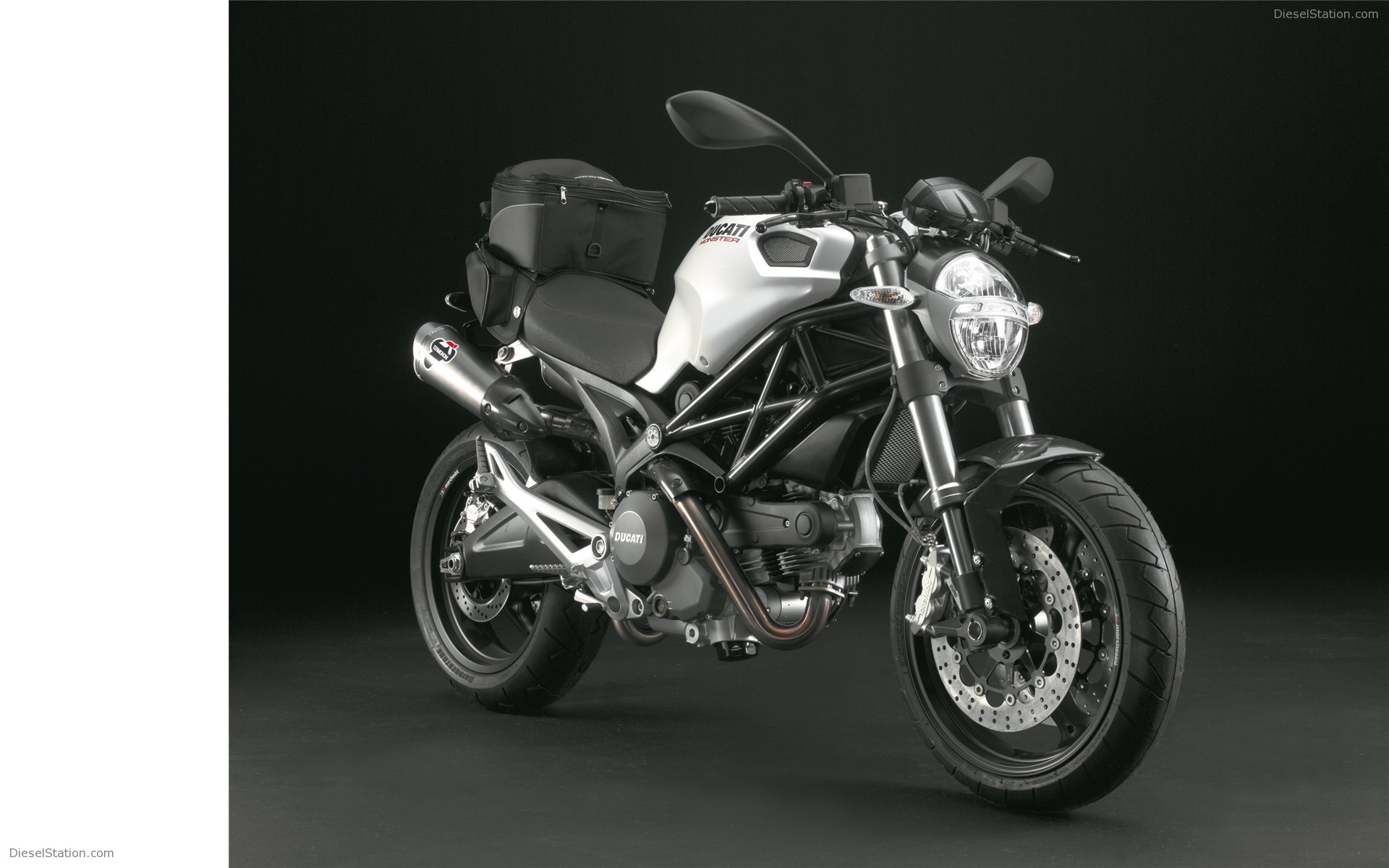 DUCATI MONSTER 696