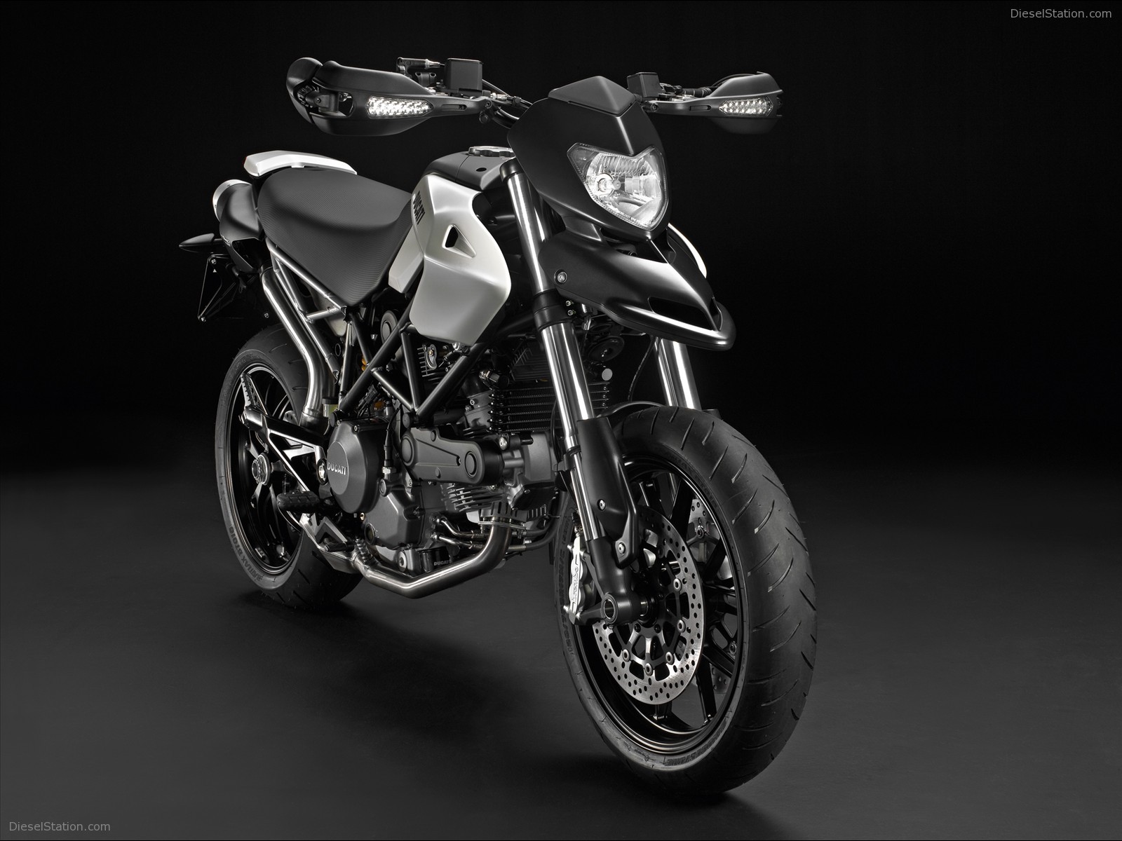 2010 Ducati Hypermotard 796