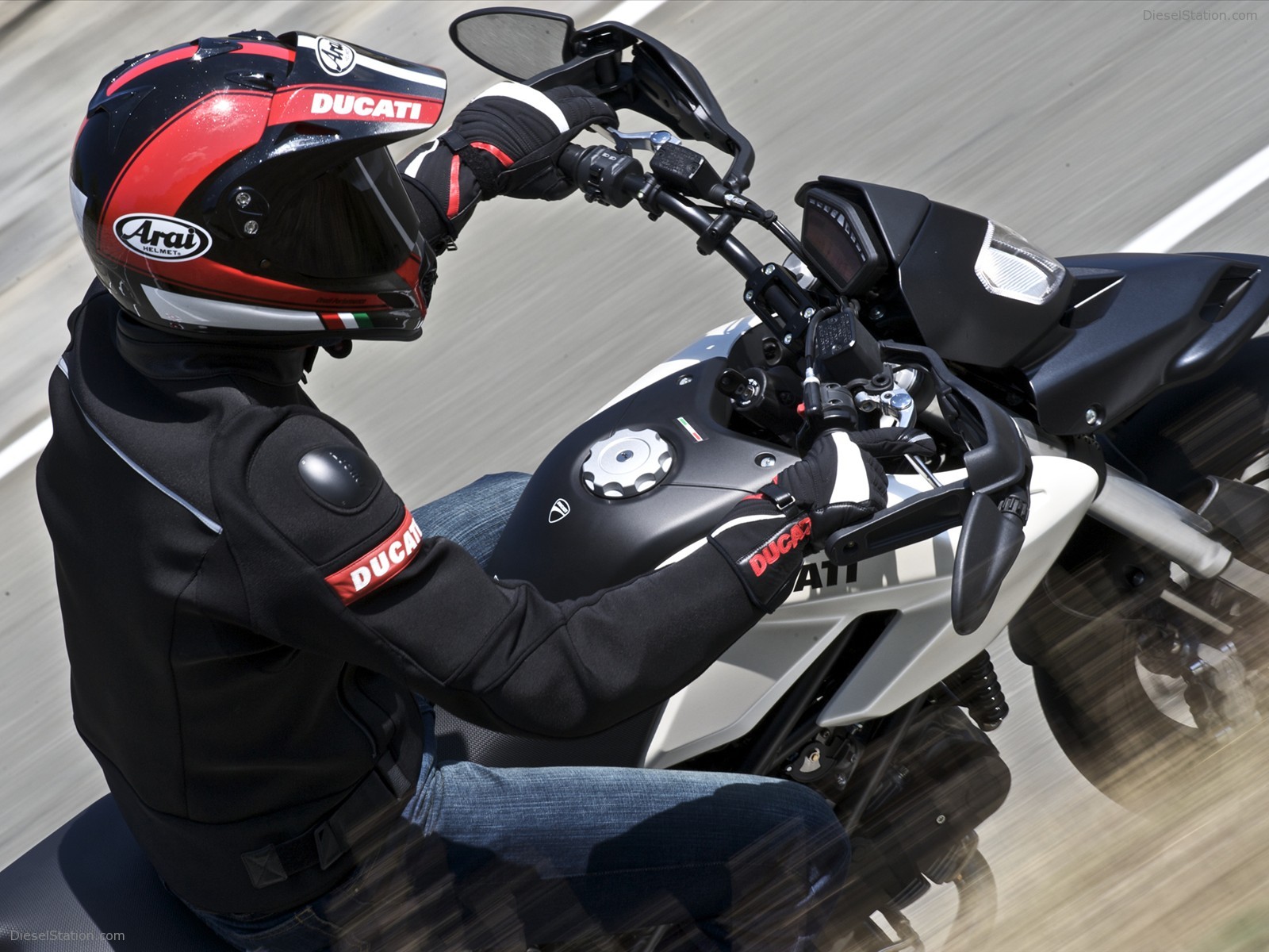 2010 Ducati Hypermotard 796