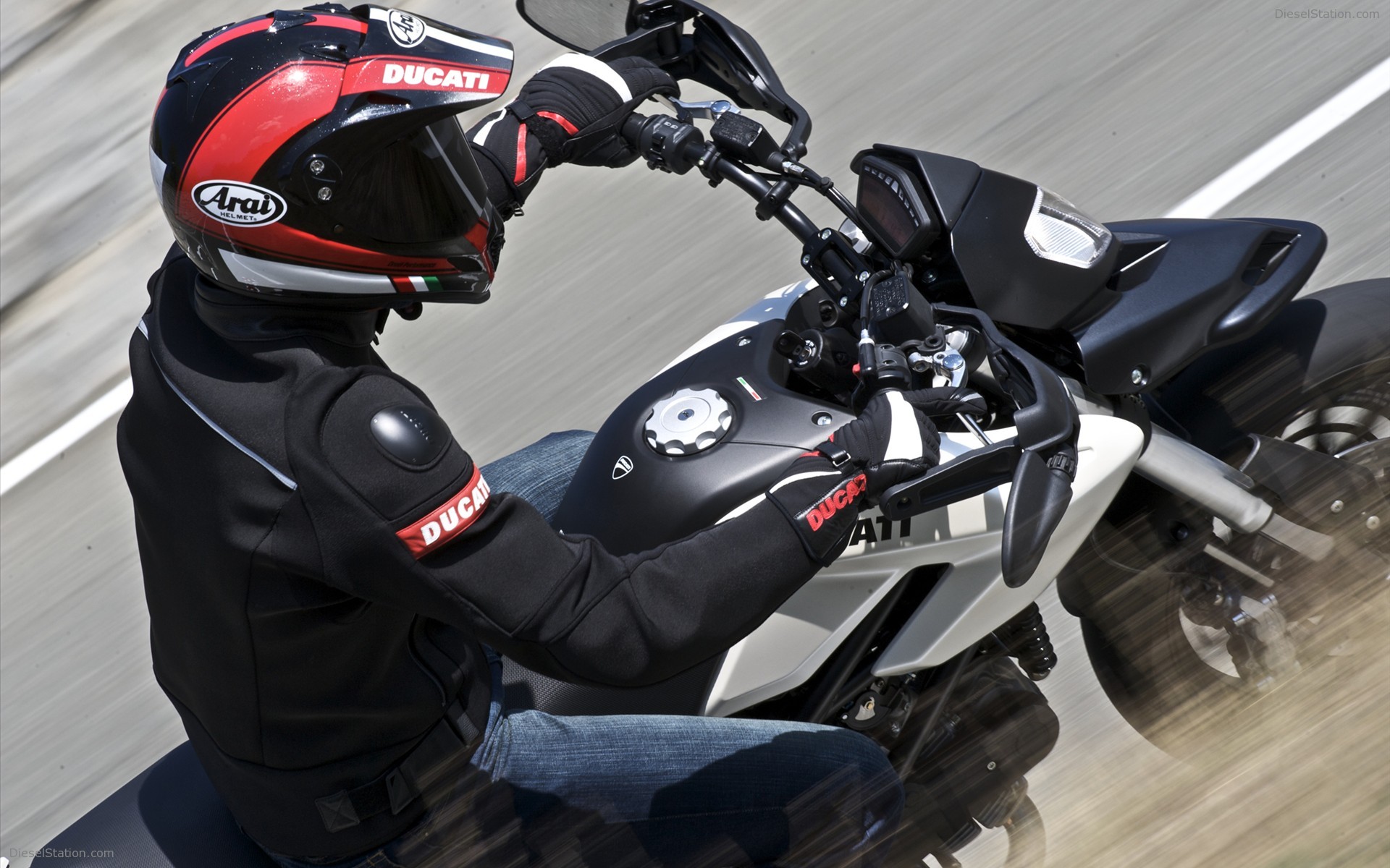 2010 Ducati Hypermotard 796