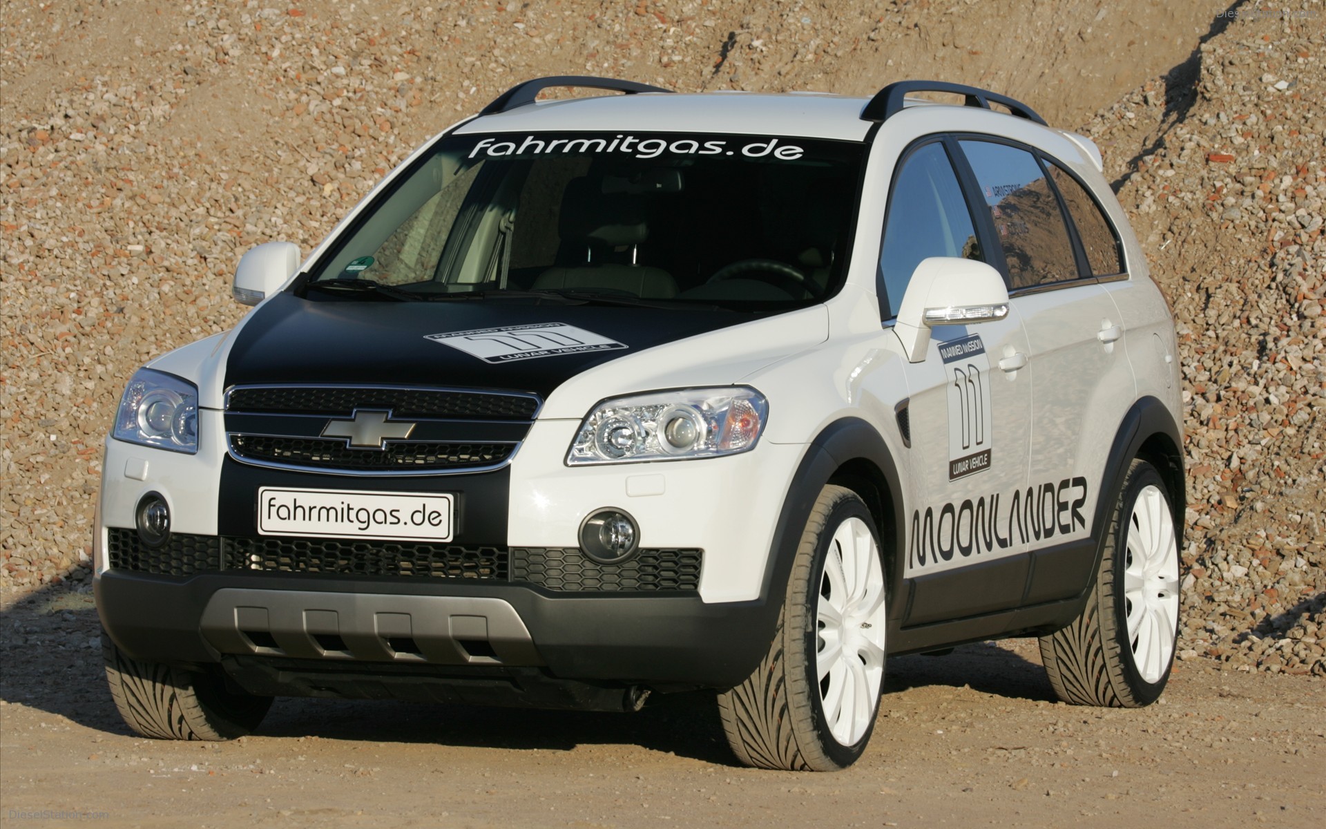 Moonlander based on Chevrolet Captiva