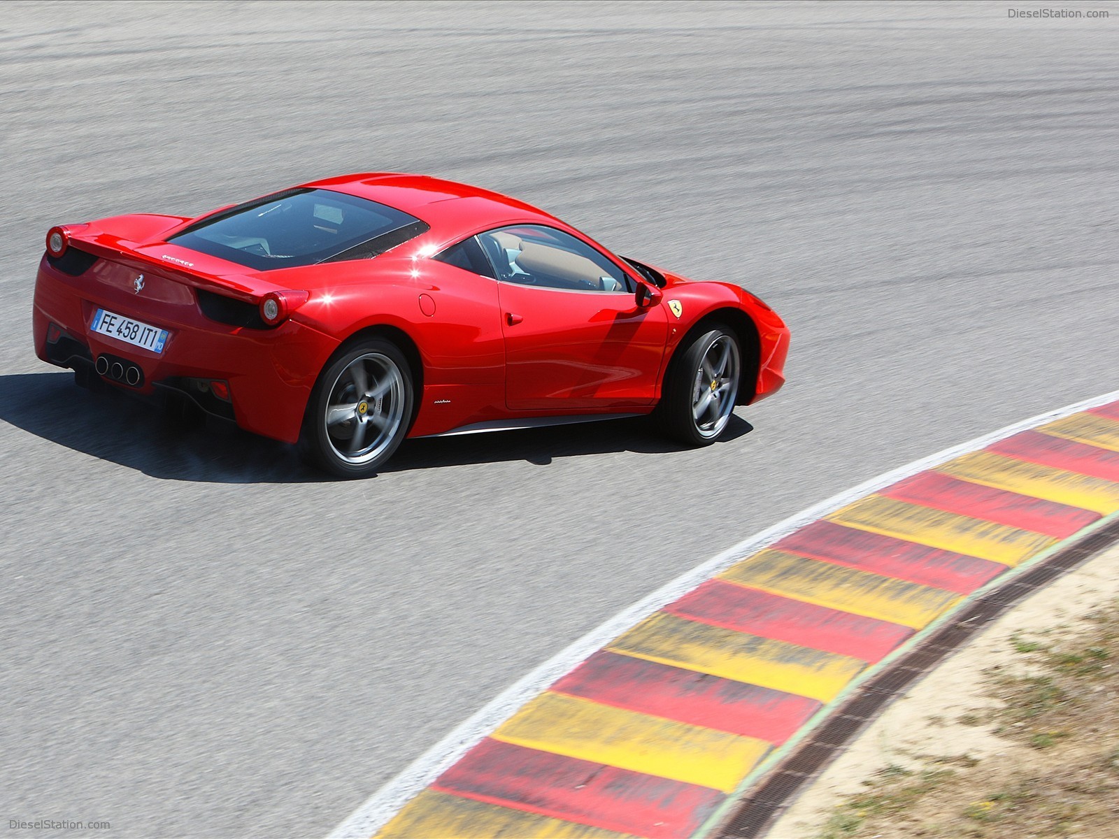 Video : Ferrari 458 Italia on the Road
