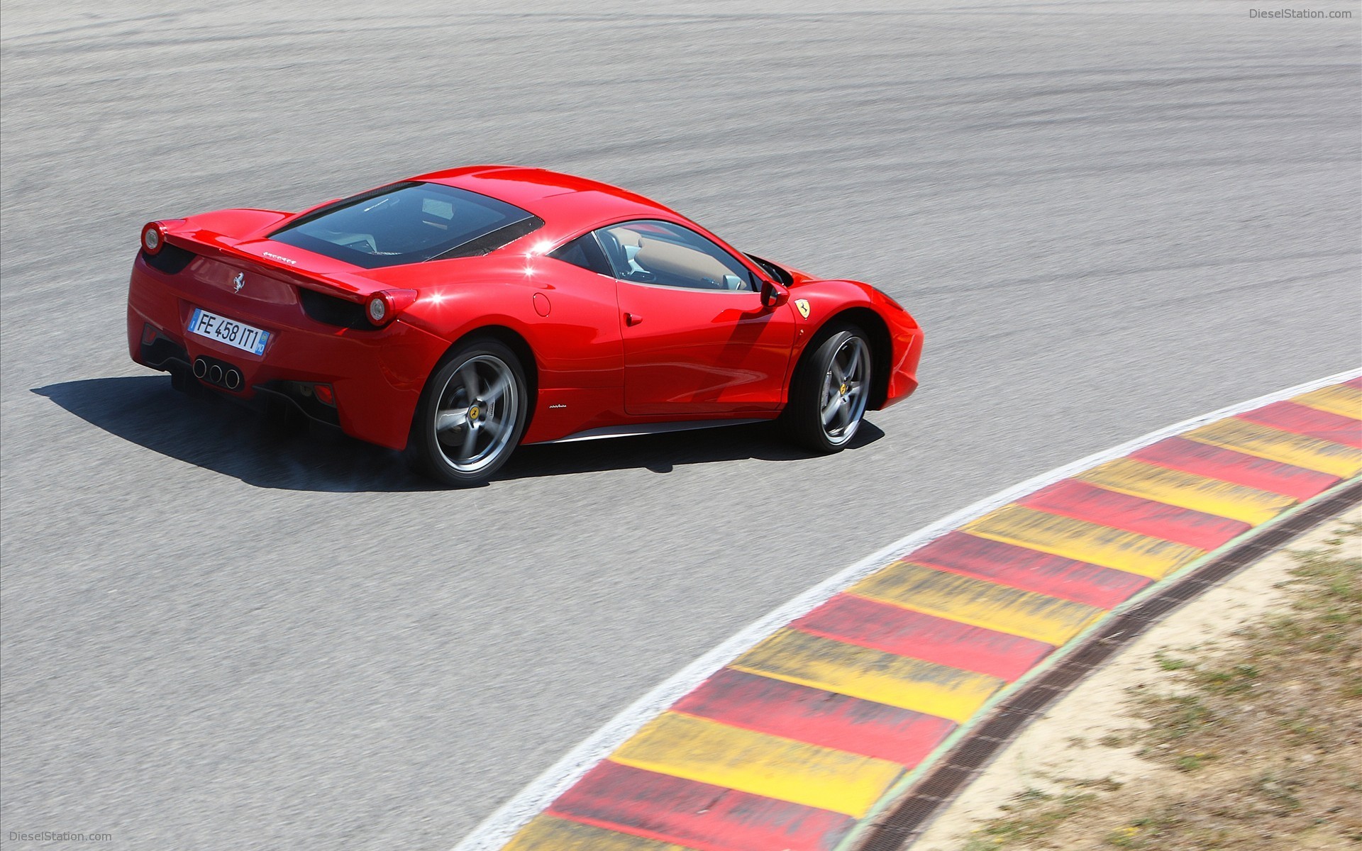 Video : Ferrari 458 Italia on the Road