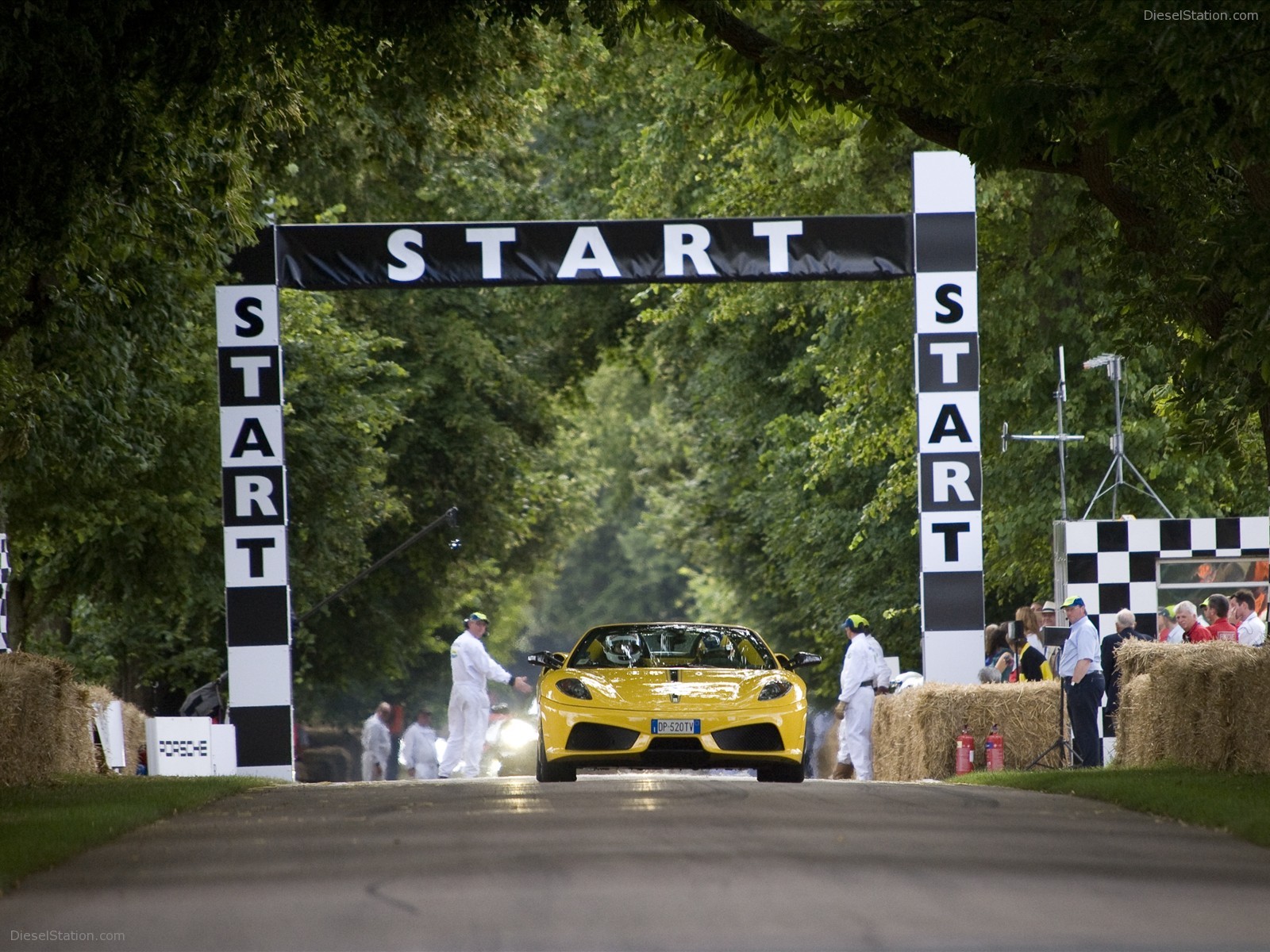 Ferrai Scuderia Spider 16M Completes Run In Under 1 Minute