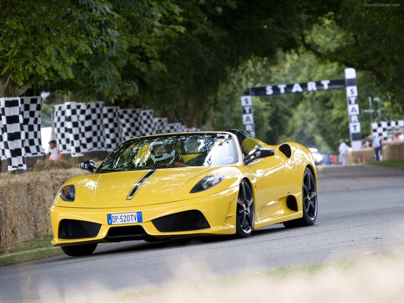 Ferrai Scuderia Spider 16M Completes Run In Under 1 Minute Ferrai Scuderia Spider 16M Completes Run In Under 1 Minute