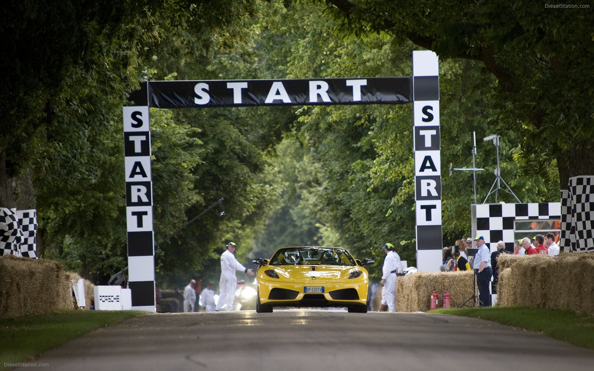 Ferrai Scuderia Spider 16M Completes Run In Under 1 Minute Ferrai Scuderia Spider 16M Completes Run In Under 1 Minute