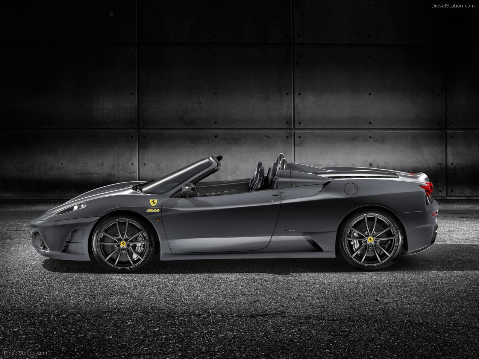 Ferrari Scuderia Spider 16M 