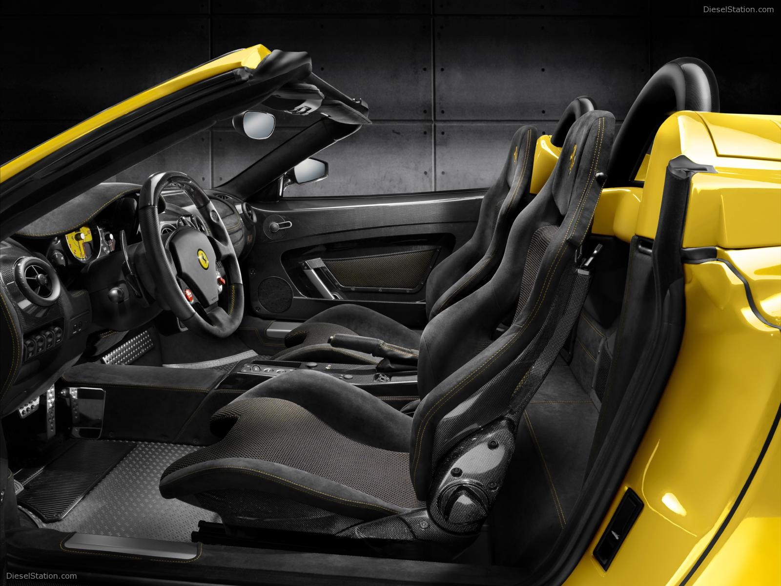 Ferrari Scuderia Spider 16M 