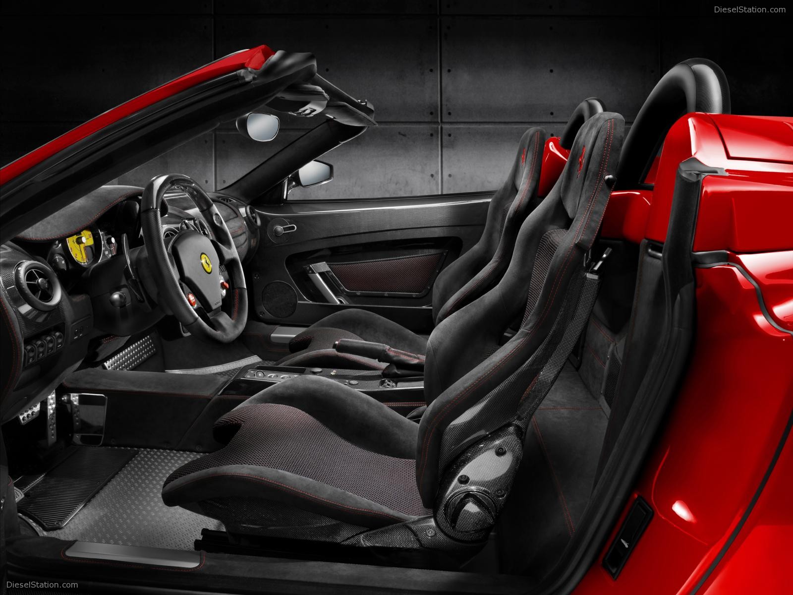 Ferrari Scuderia Spider 16M 