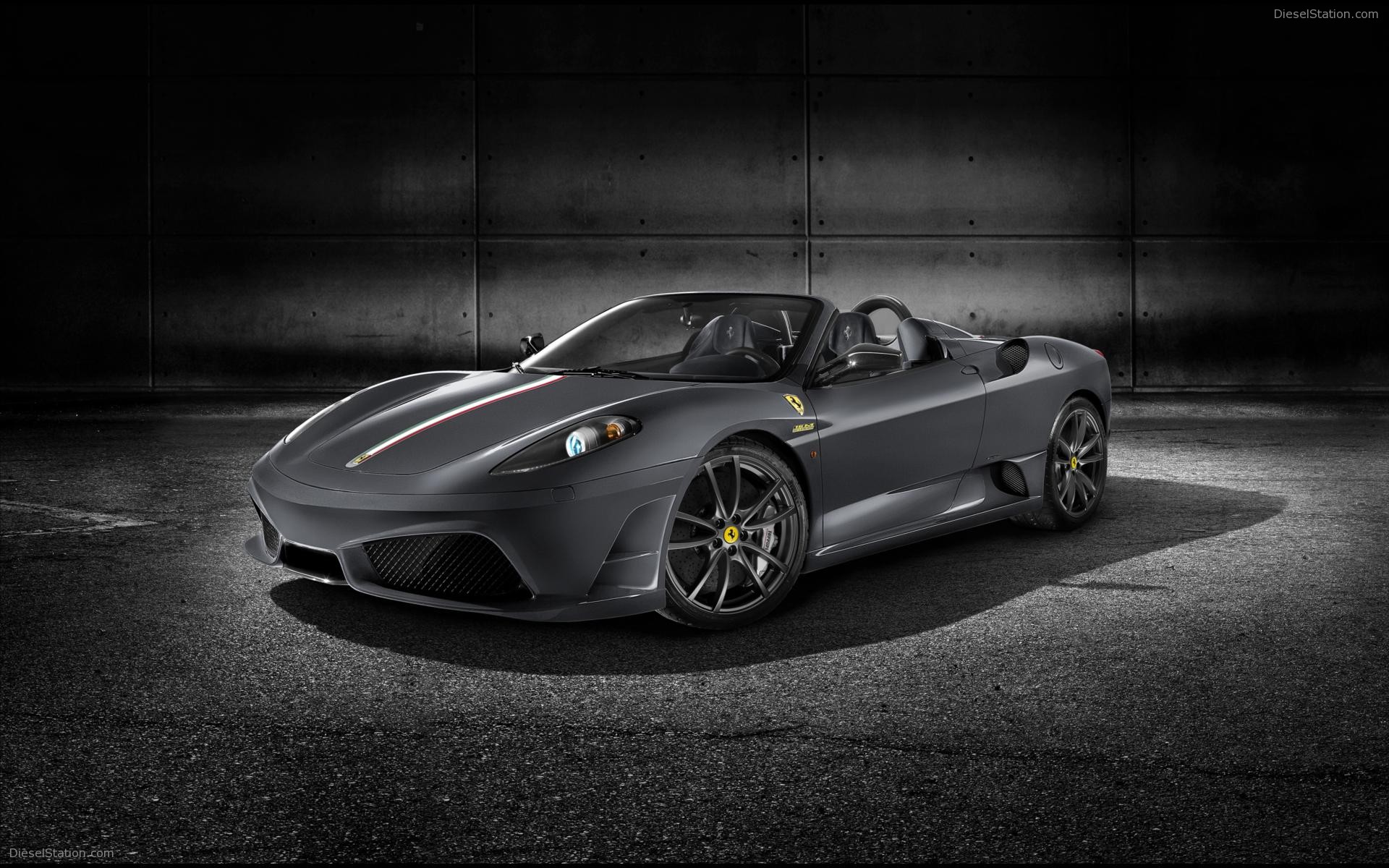 Ferrari Scuderia Spider 16M 
