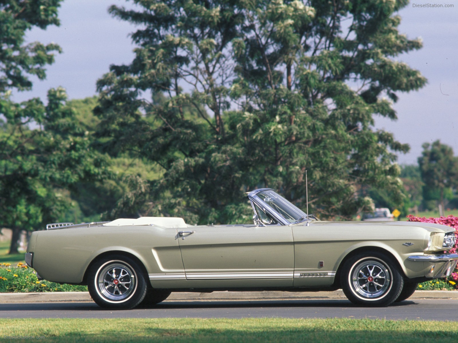 FORD CELEBRATES 45TH ANNIVERSARY OF MUSTANG