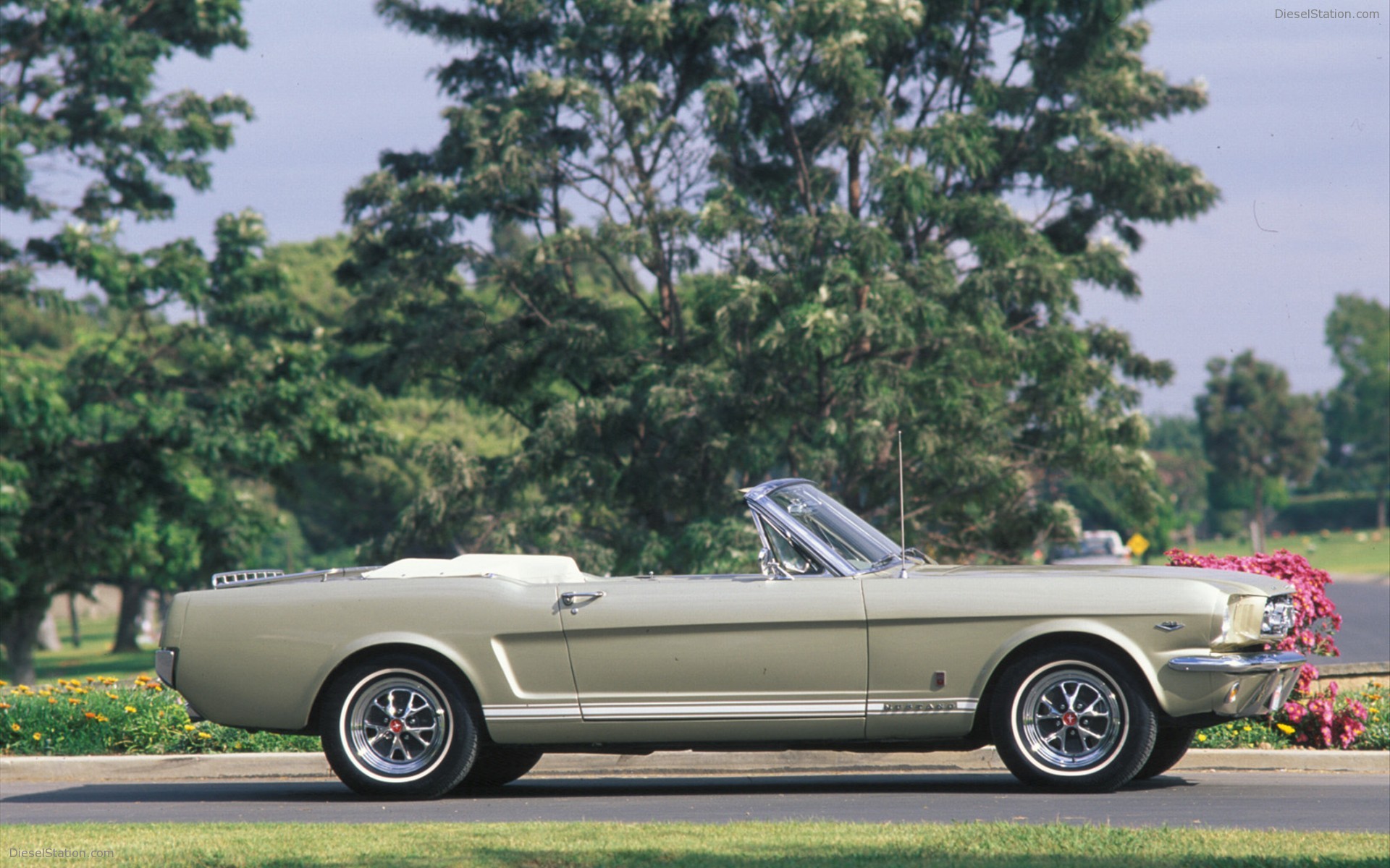 FORD CELEBRATES 45TH ANNIVERSARY OF MUSTANG FORD CELEBRATES 45TH ANNIVERSARY OF MUSTANG