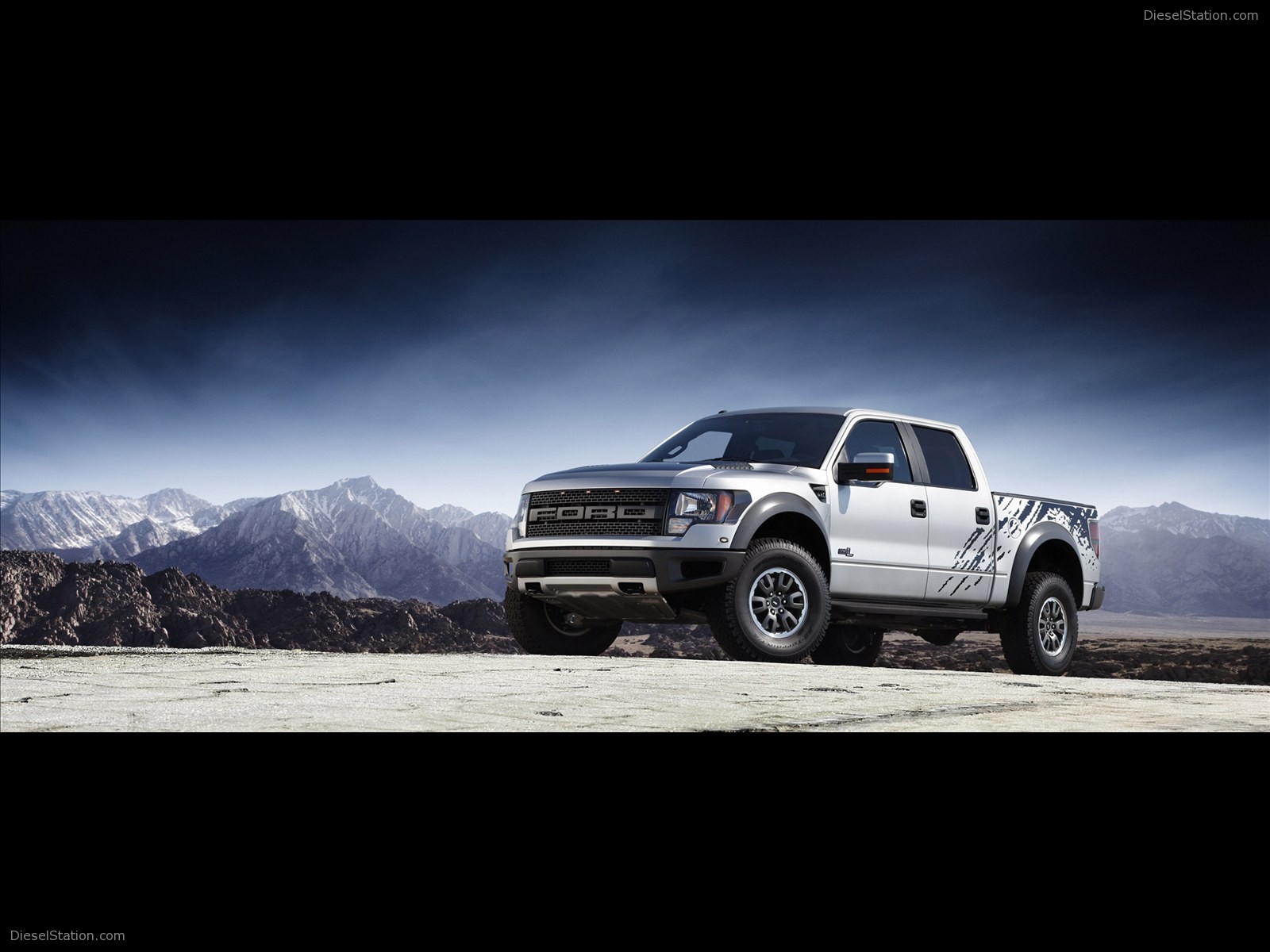 Ford F-150 SVT Raptor 2011