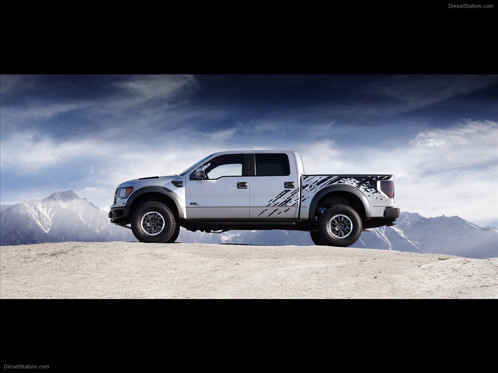 Ford F-150 SVT Raptor 2011