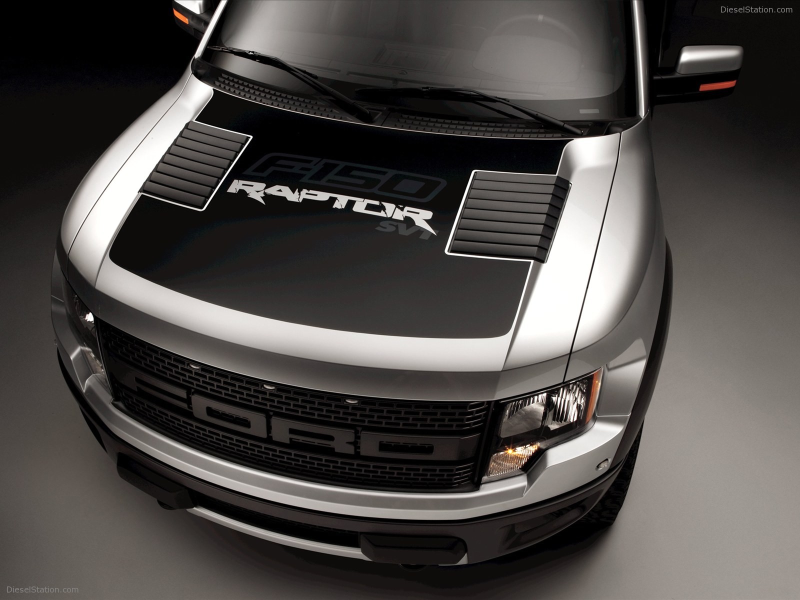 Ford F-150 SVT Raptor 2011
