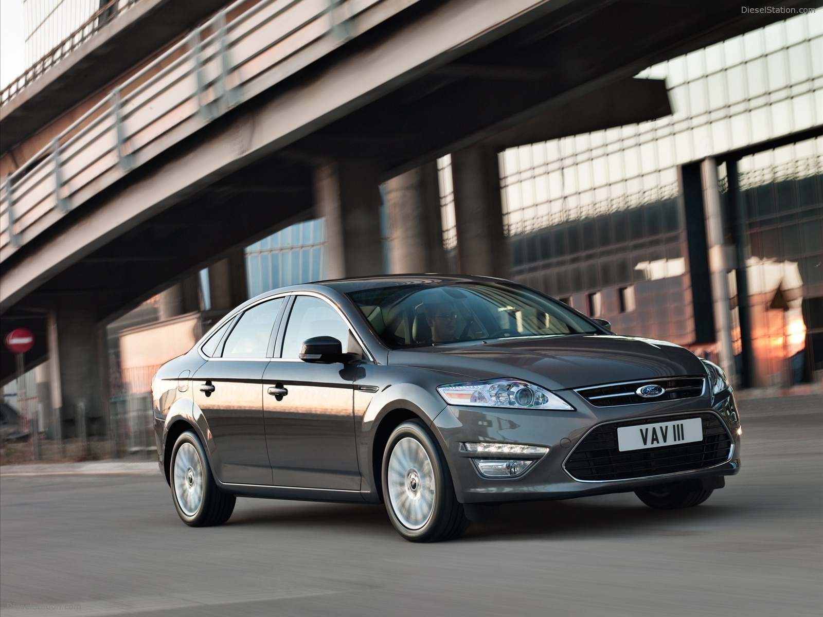 Ford Mondeo Sedan, 5-Door and Wagon 2011