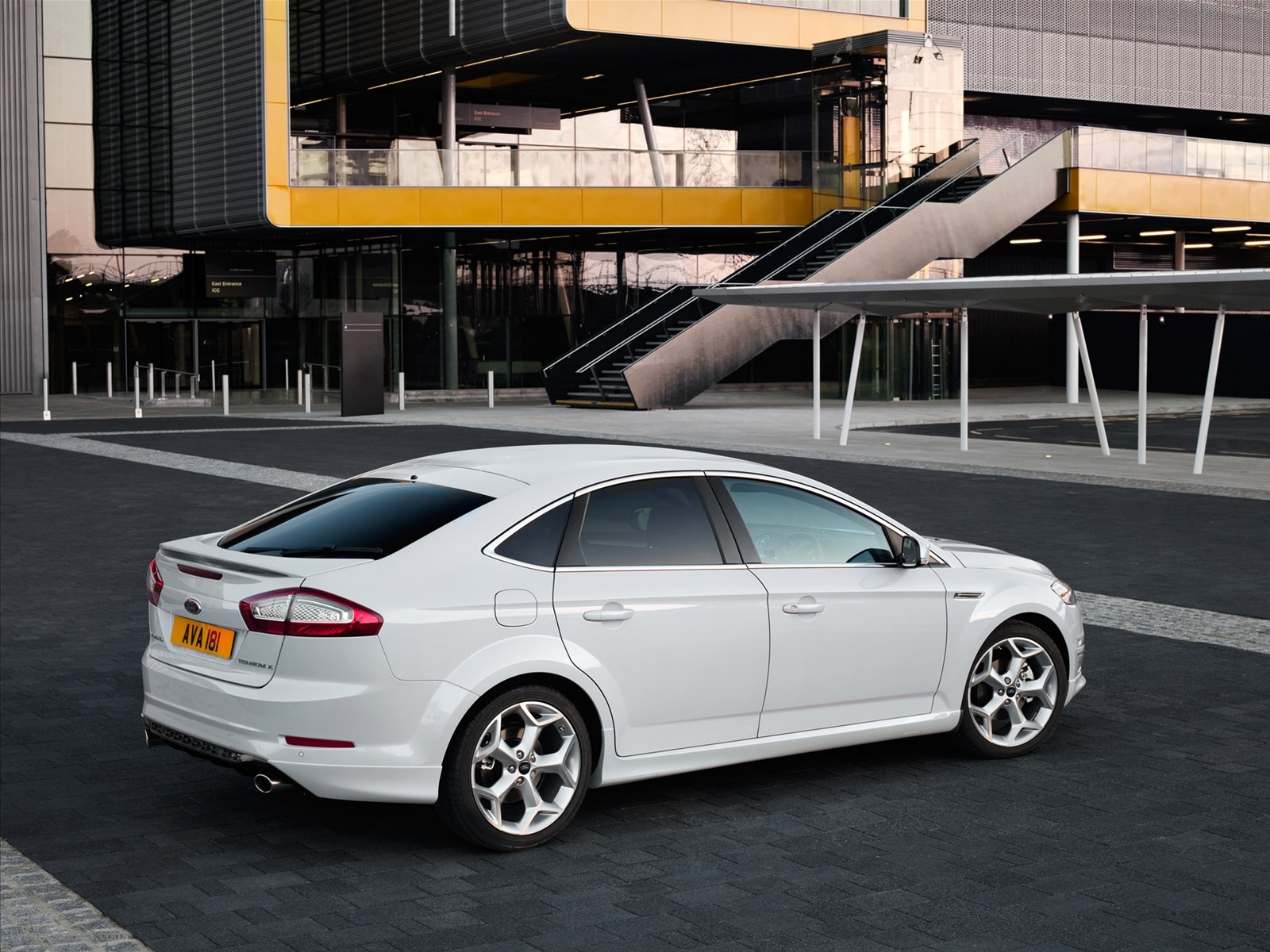 Ford Mondeo Sedan, 5-Door and Wagon 2011
