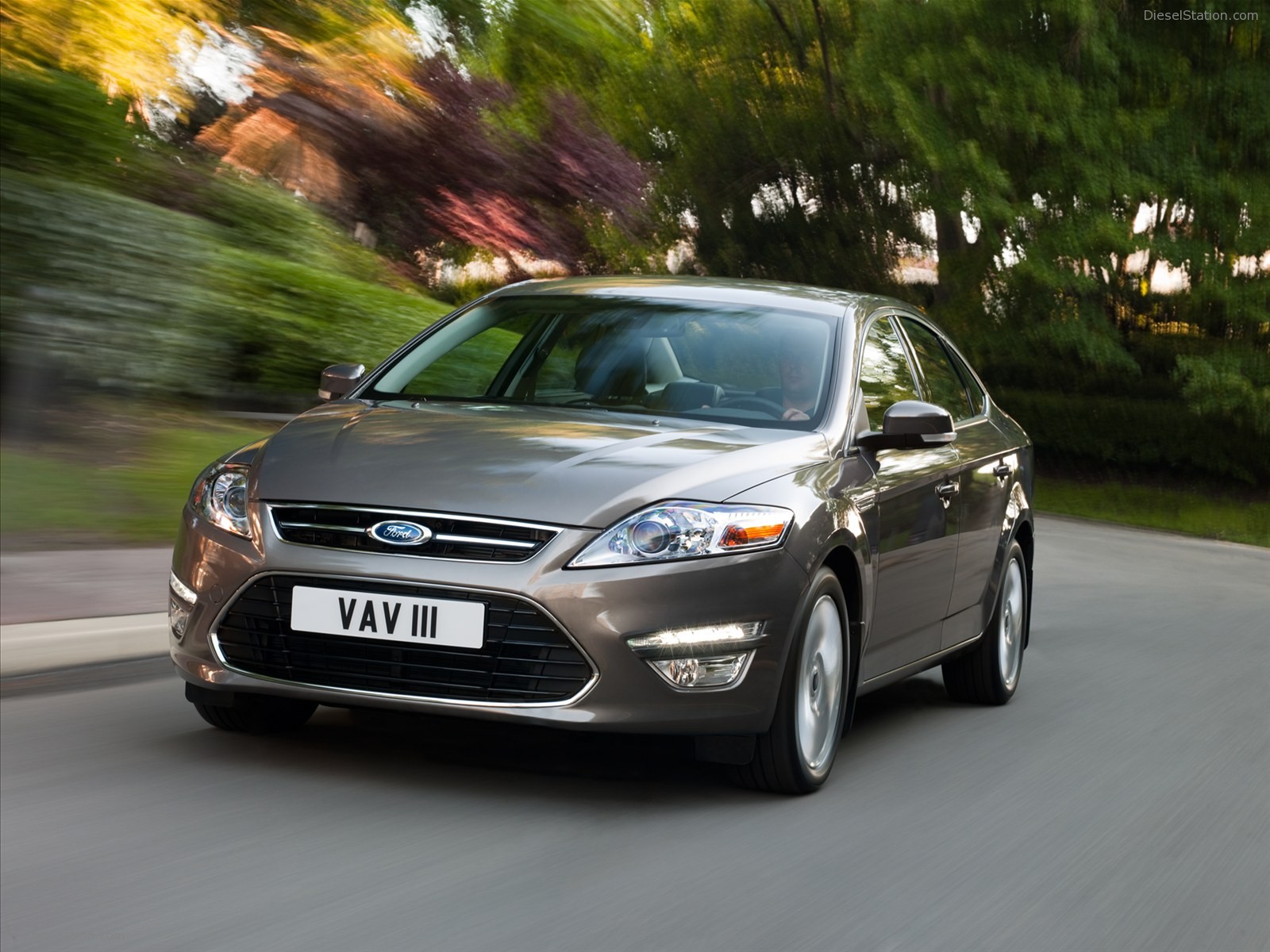 Ford Mondeo Sedan, 5-Door and Wagon 2011