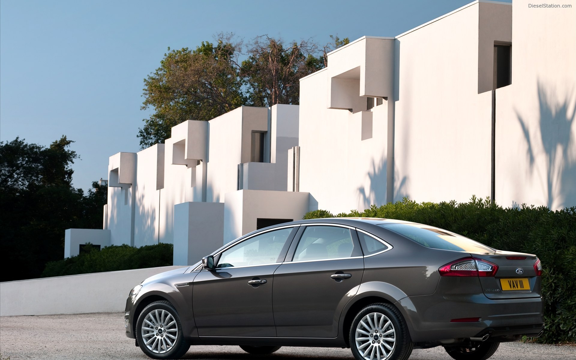 Ford Mondeo Sedan, 5-Door and Wagon 2011