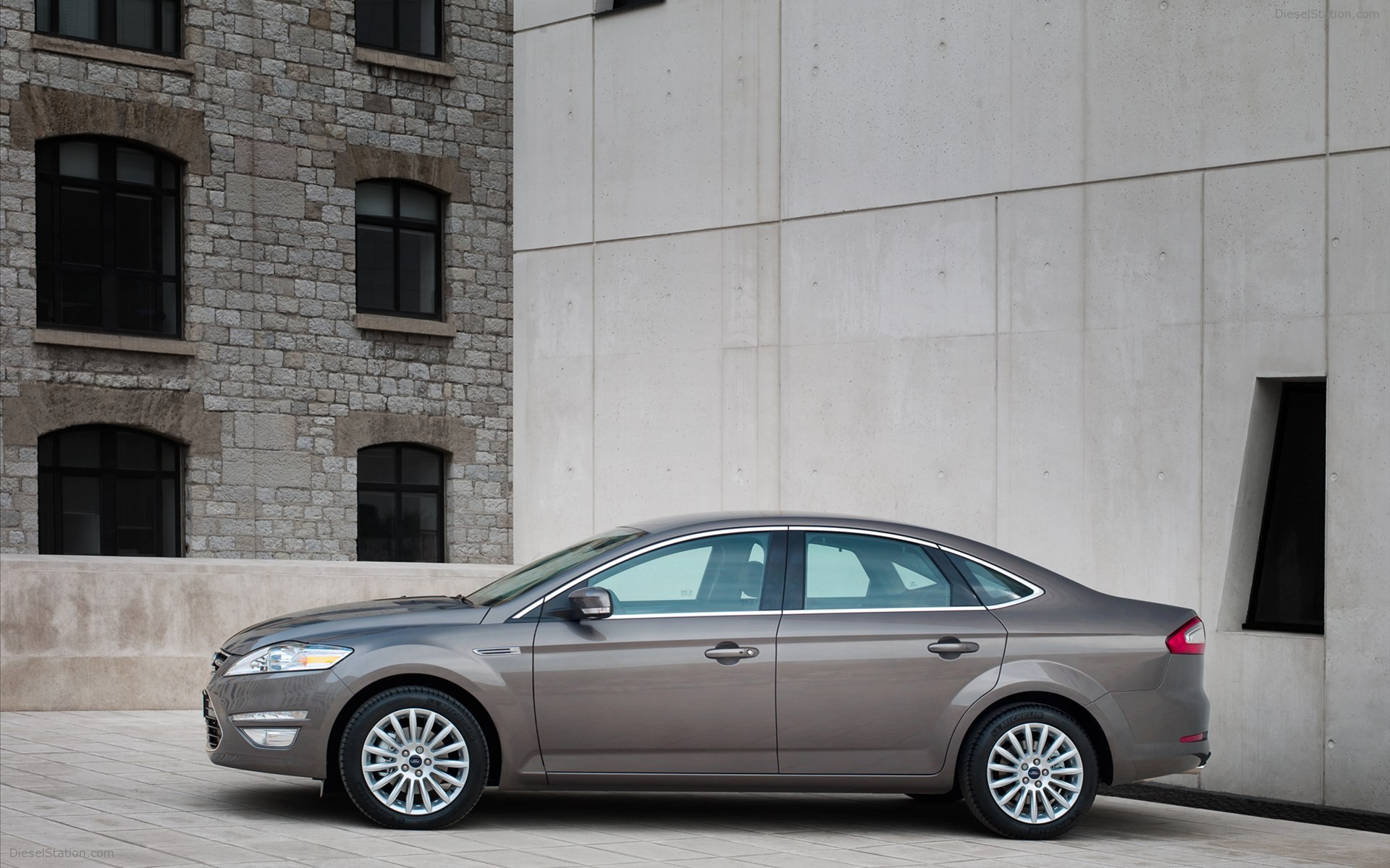 Ford Mondeo Sedan, 5-Door and Wagon 2011