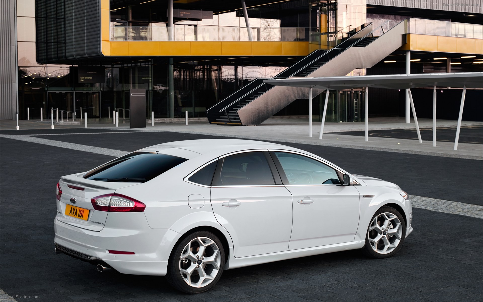 Ford Mondeo Sedan, 5-Door and Wagon 2011