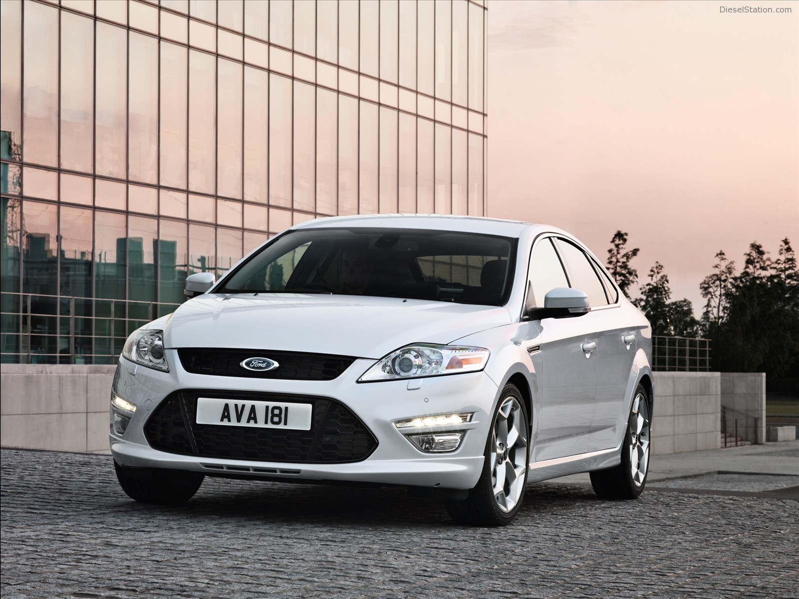 Ford Mondeo Sedan, 5-Door and Wagon 2011