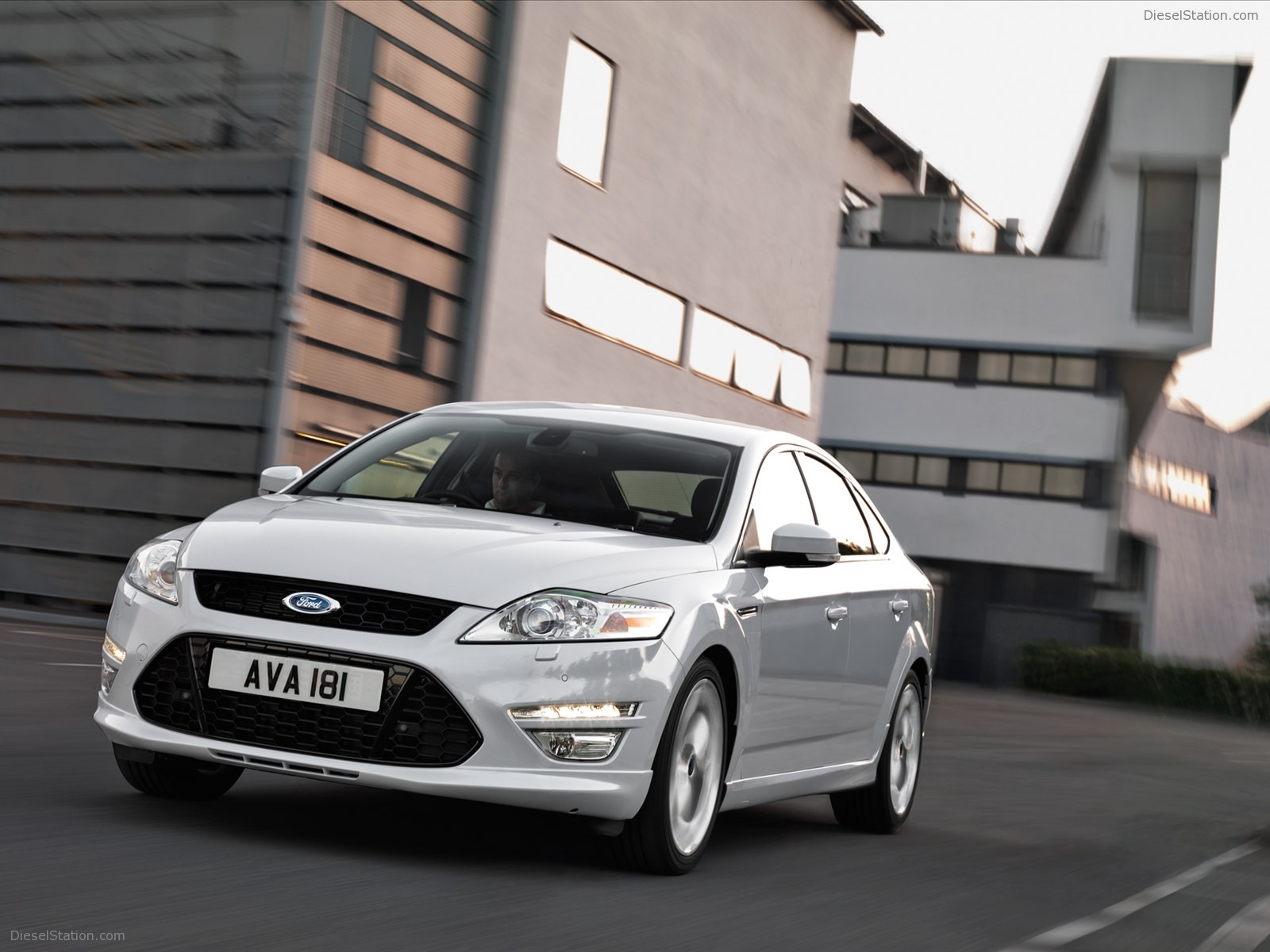 Ford Mondeo Sedan, 5-Door and Wagon 2011