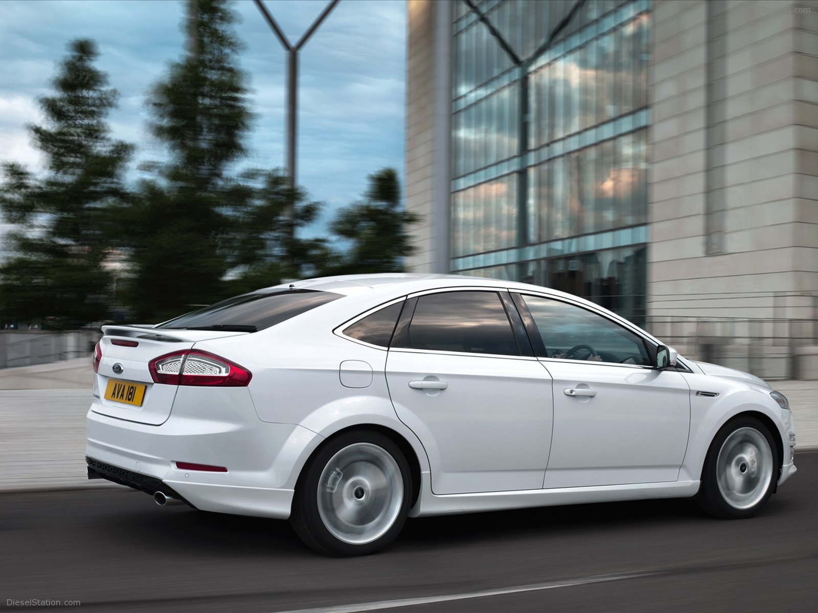 Ford Mondeo Sedan, 5-Door and Wagon 2011